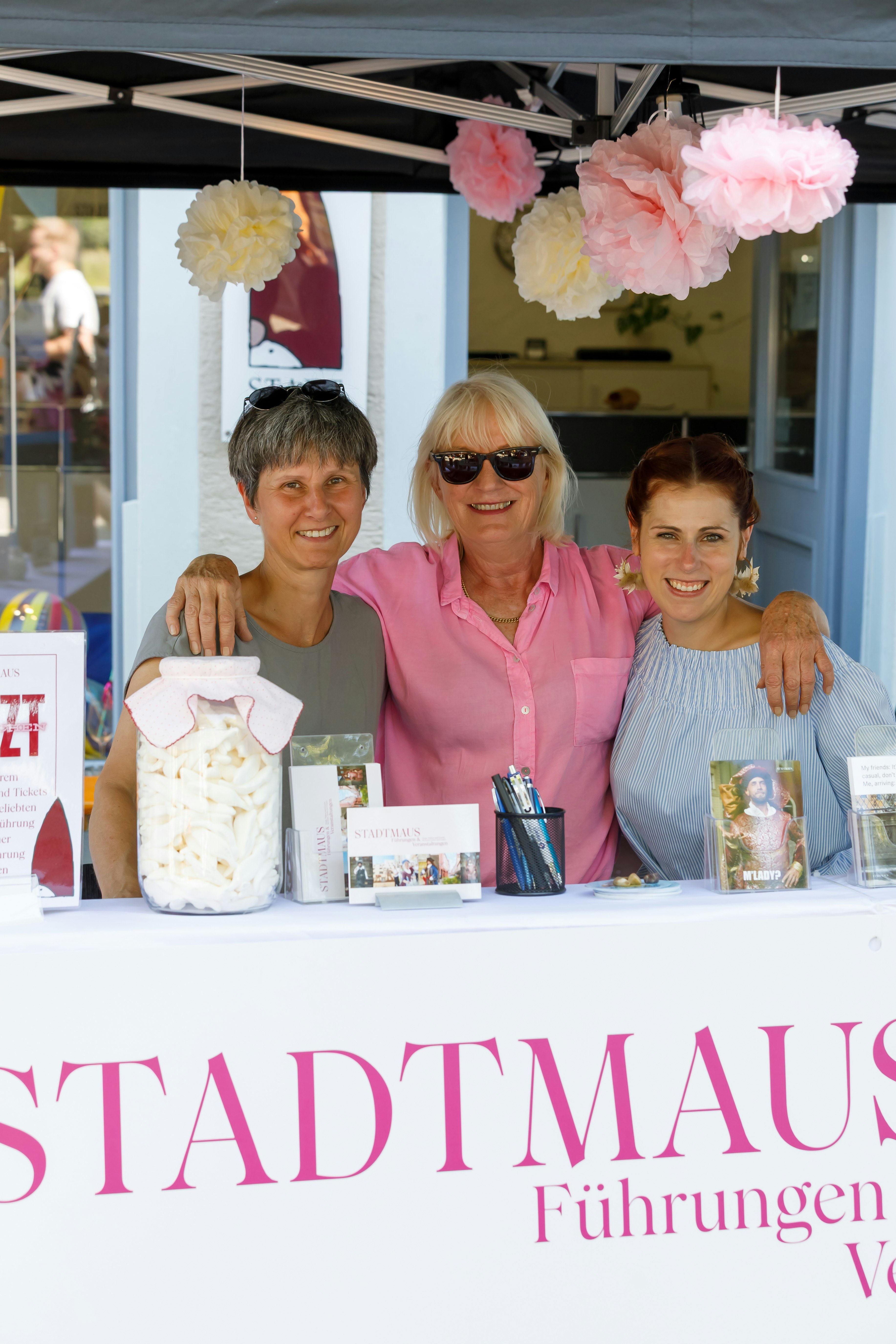 Stadtmaus Mitarbeiter am Stadtmaus Infostand am Bürgerfest 2025