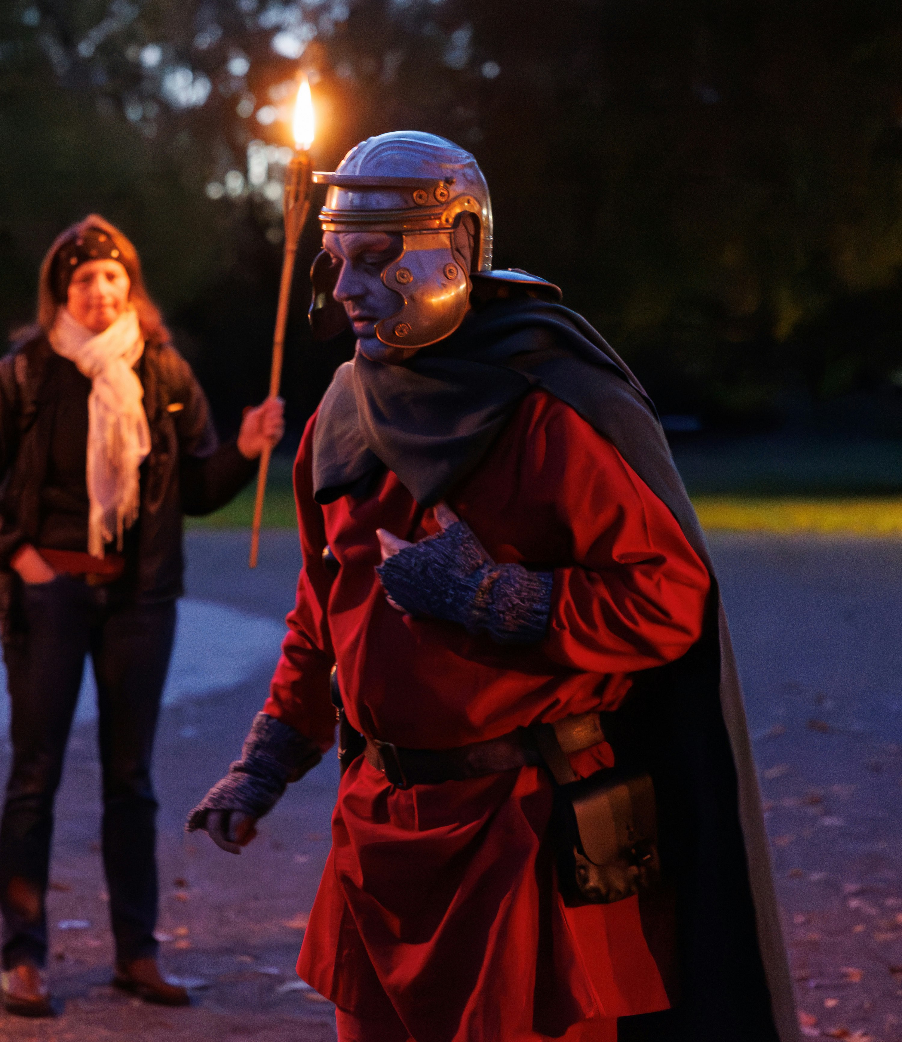 Szene aus der Führung mit einem Schauspieler im Kostüm