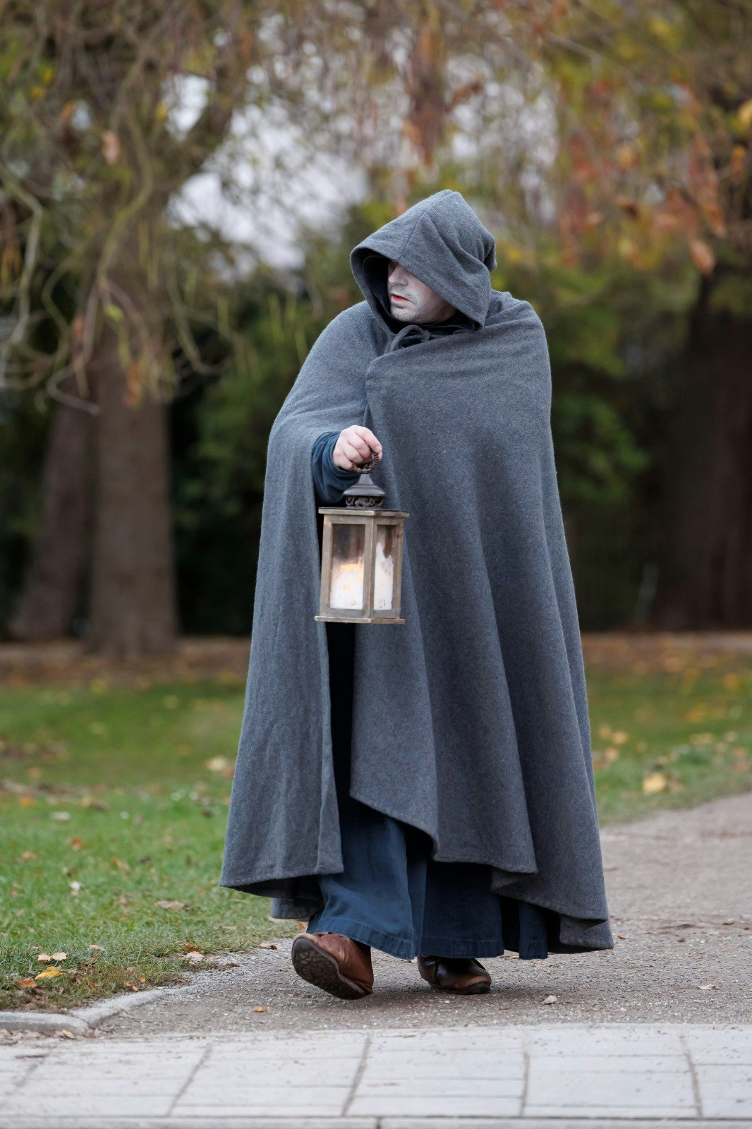 Szene aus der Führung mit einem Schauspieler im Kostüm