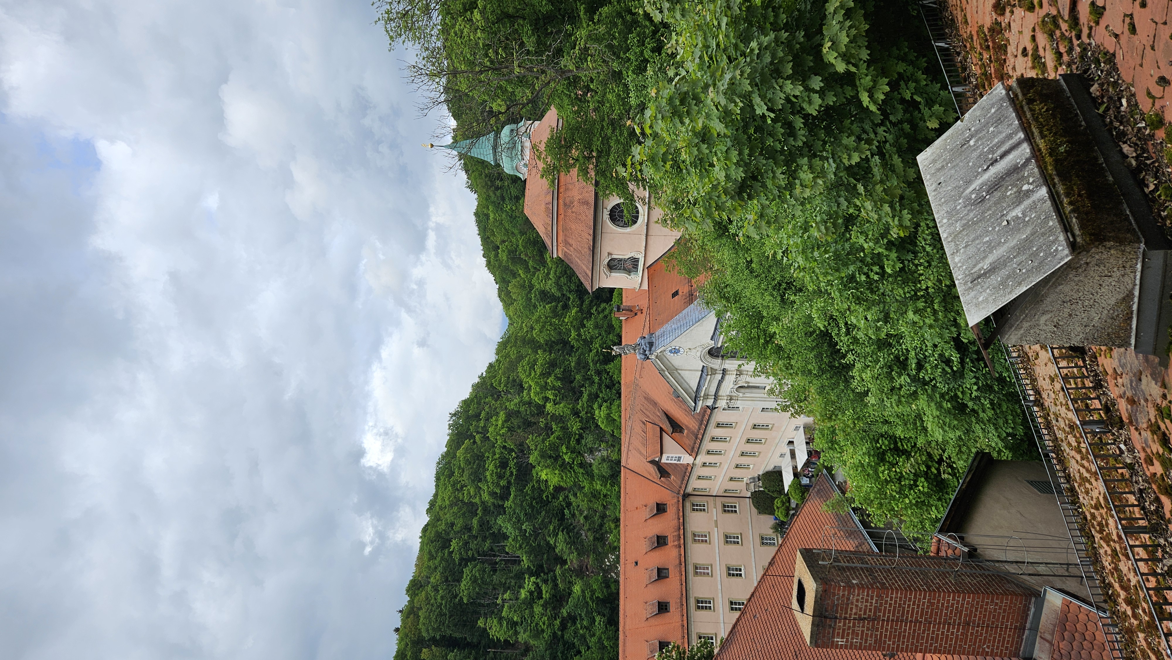 Kloster Weltenburg von einem Aussichtspunkt aus