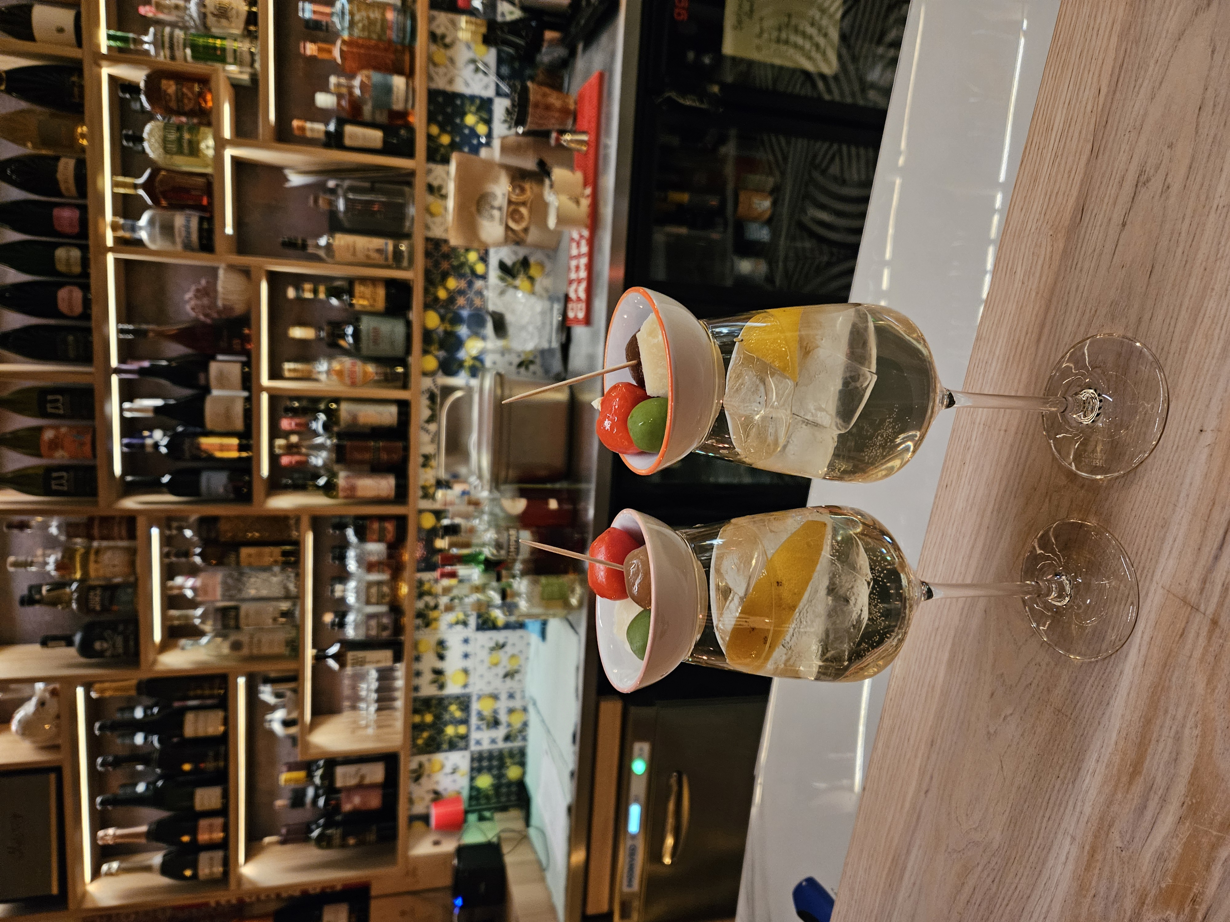 Aperitiv in einer Bar