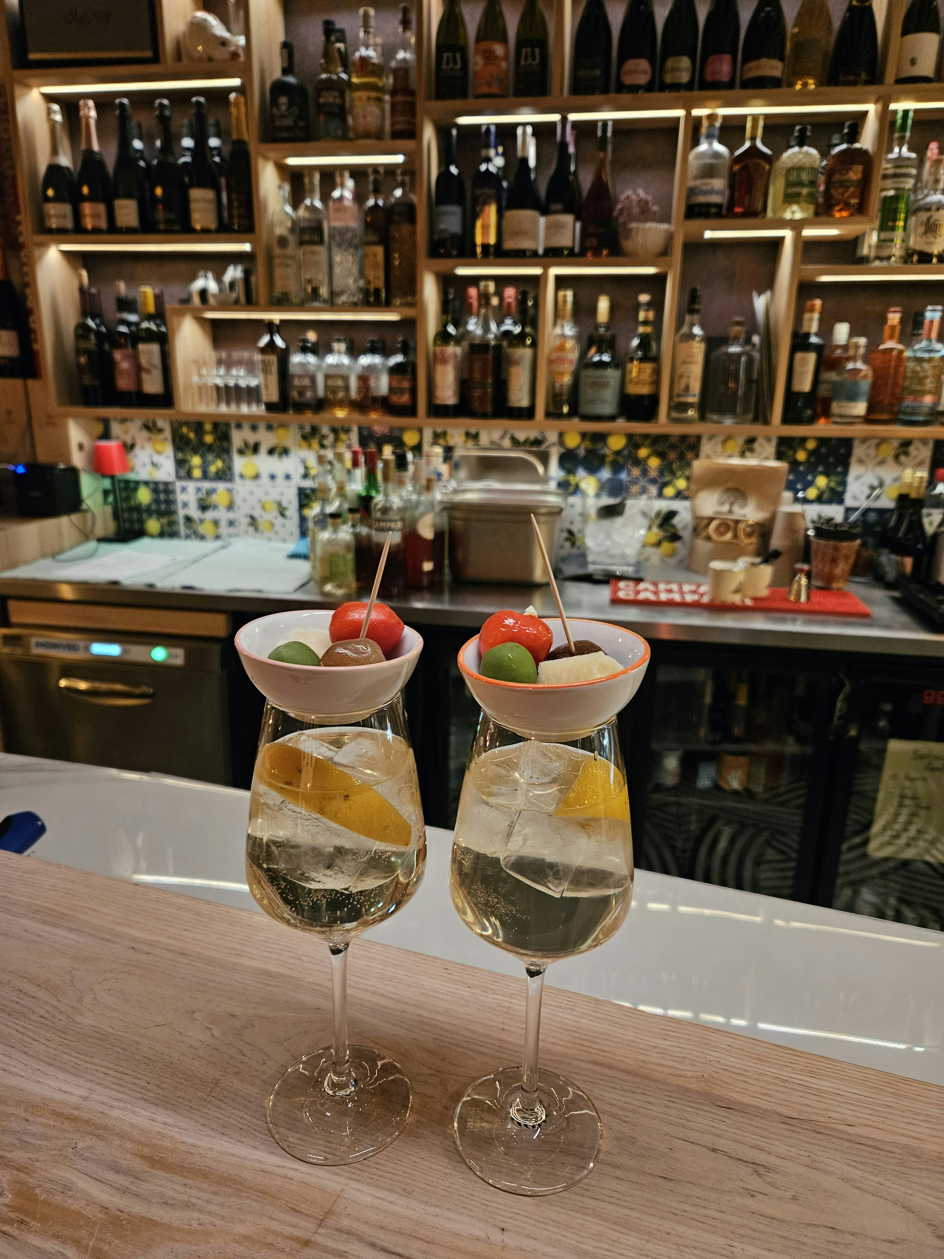 Aperitiv in einer Bar