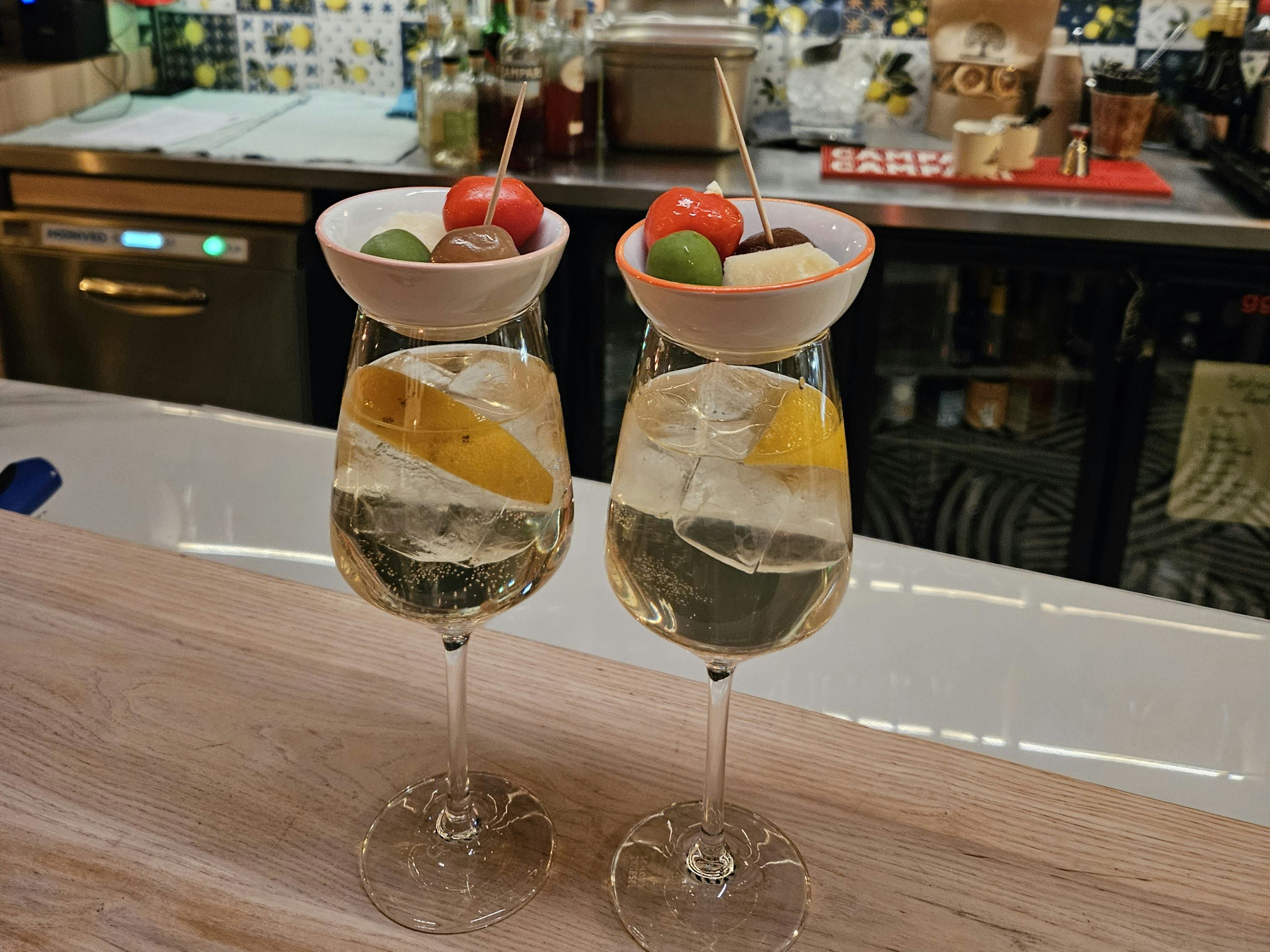 Aperitiv in einer Bar