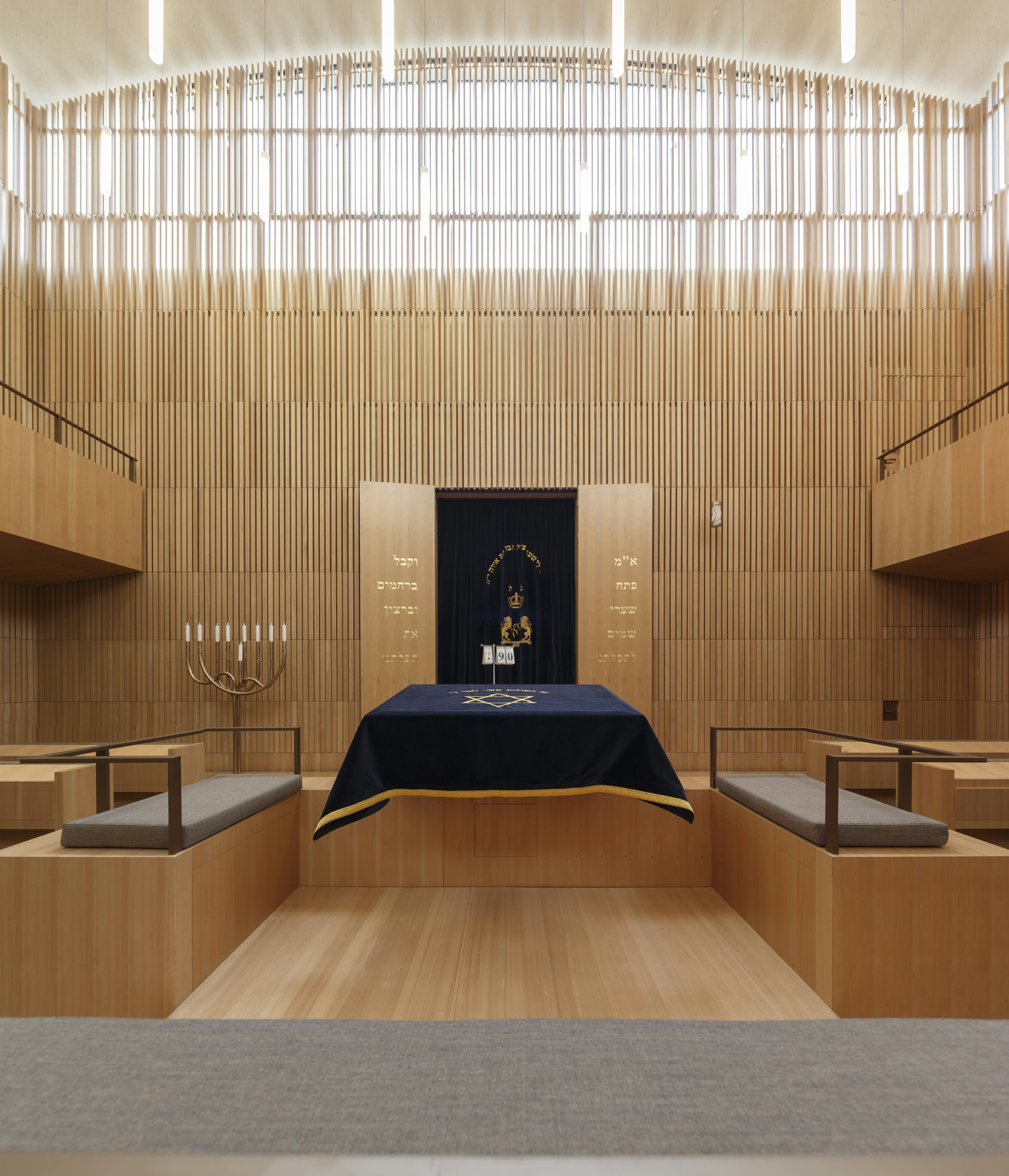 Die jüdische Synagoge in Regensburg von Innen