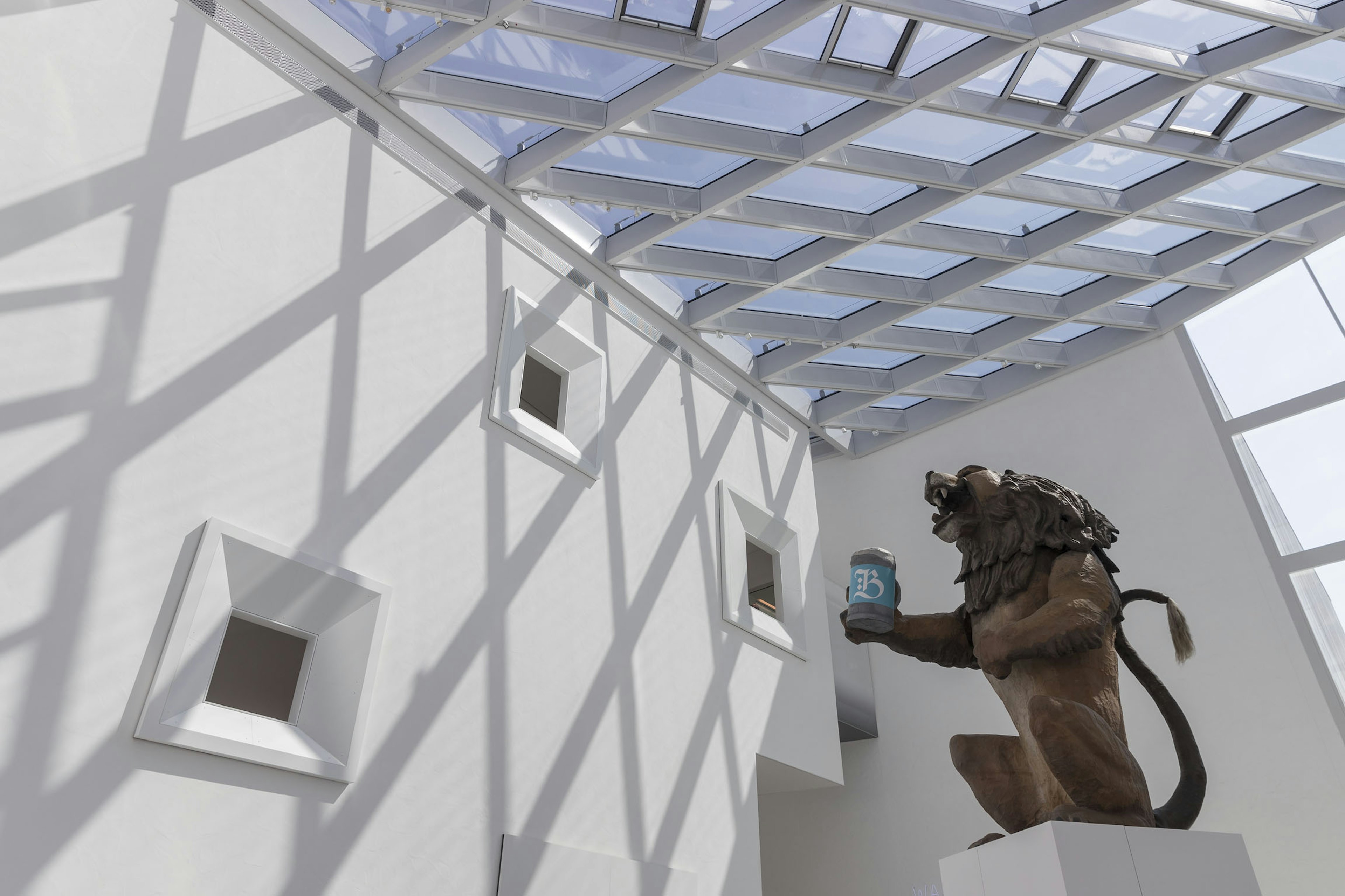 Löwenskulptur im Foyer des Haus der Bayerischen Geschichte