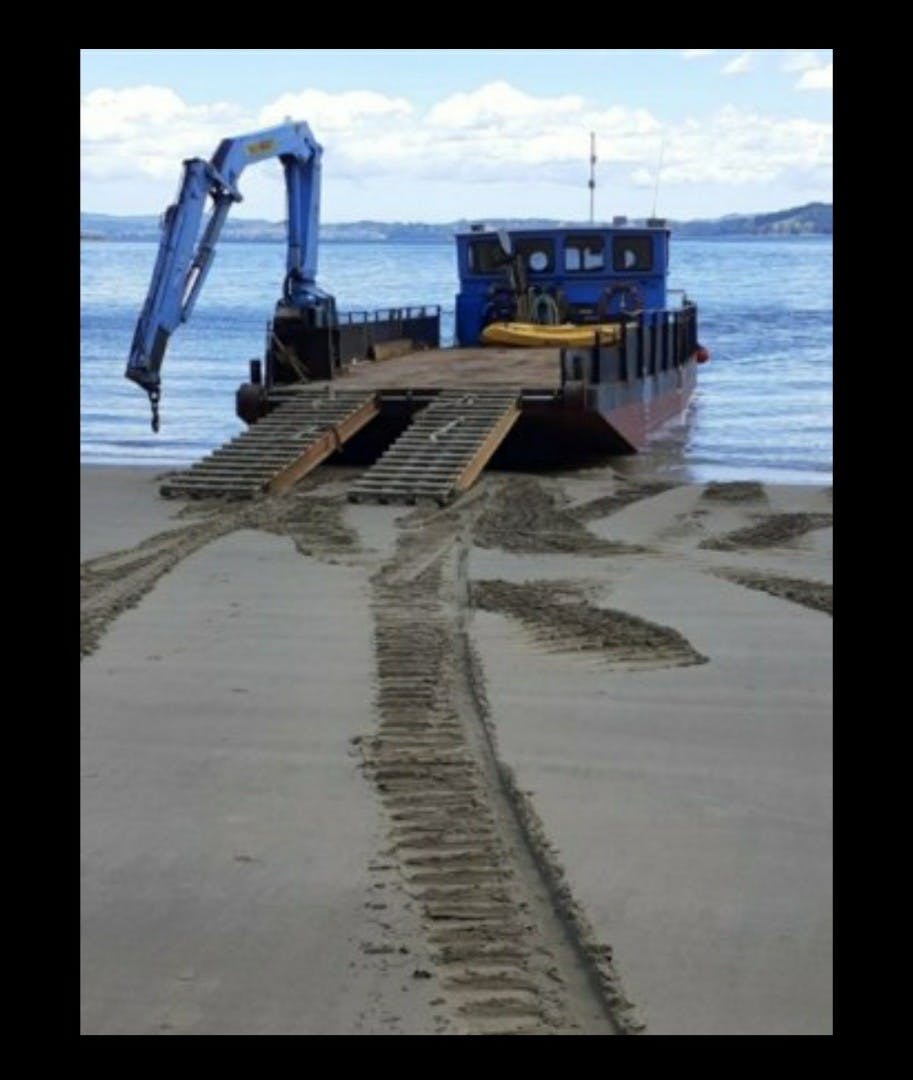 Hokimai Barge