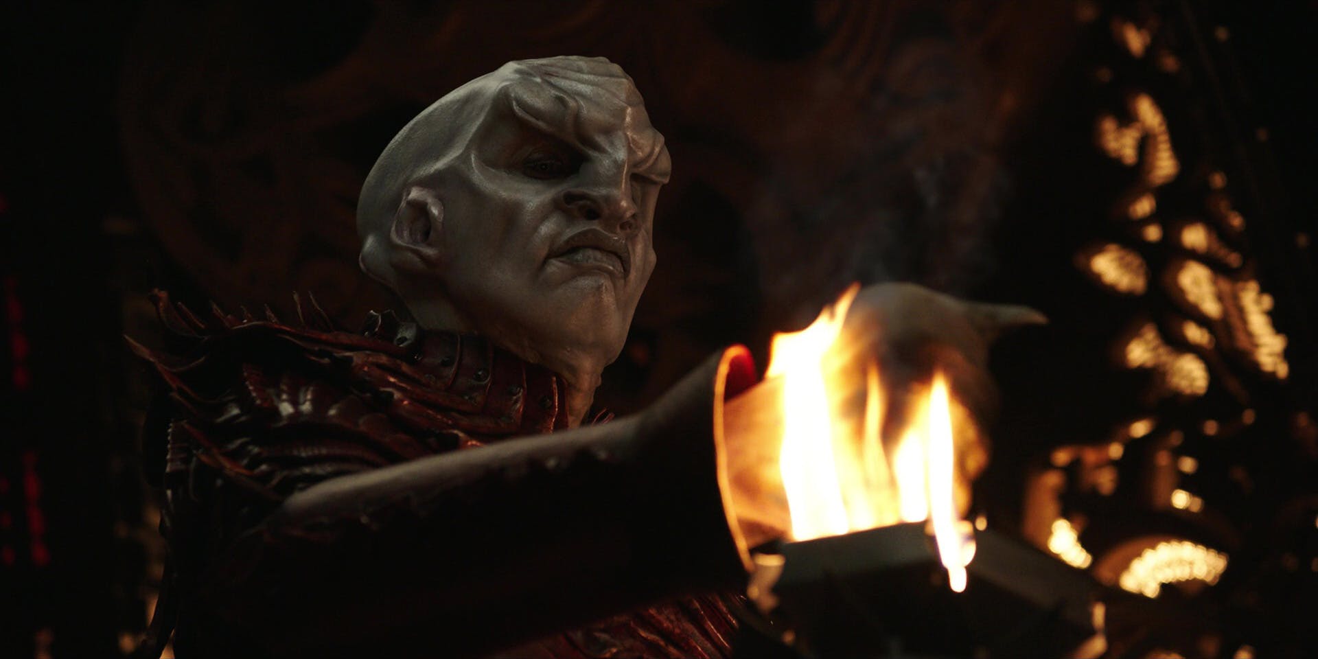 Voq assures T'Kuvma of his faith by placing his hand over an open flame and holding it there in 'The Vulcan Hello'