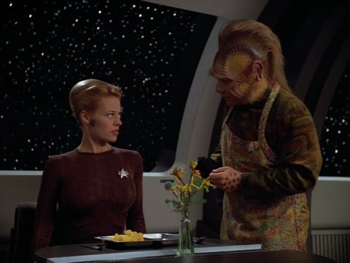 Neelix prepares steamed chadre'kab for Seven of Nine and serves it to her in 'The Raven'