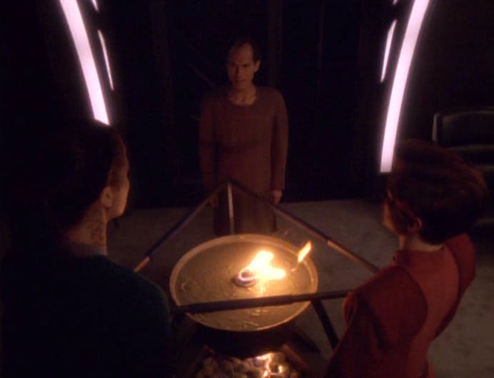 Jadzia Dax and Kira Nerys stand around the zhian'tara ceremonia ritual bowl in 'Facets'