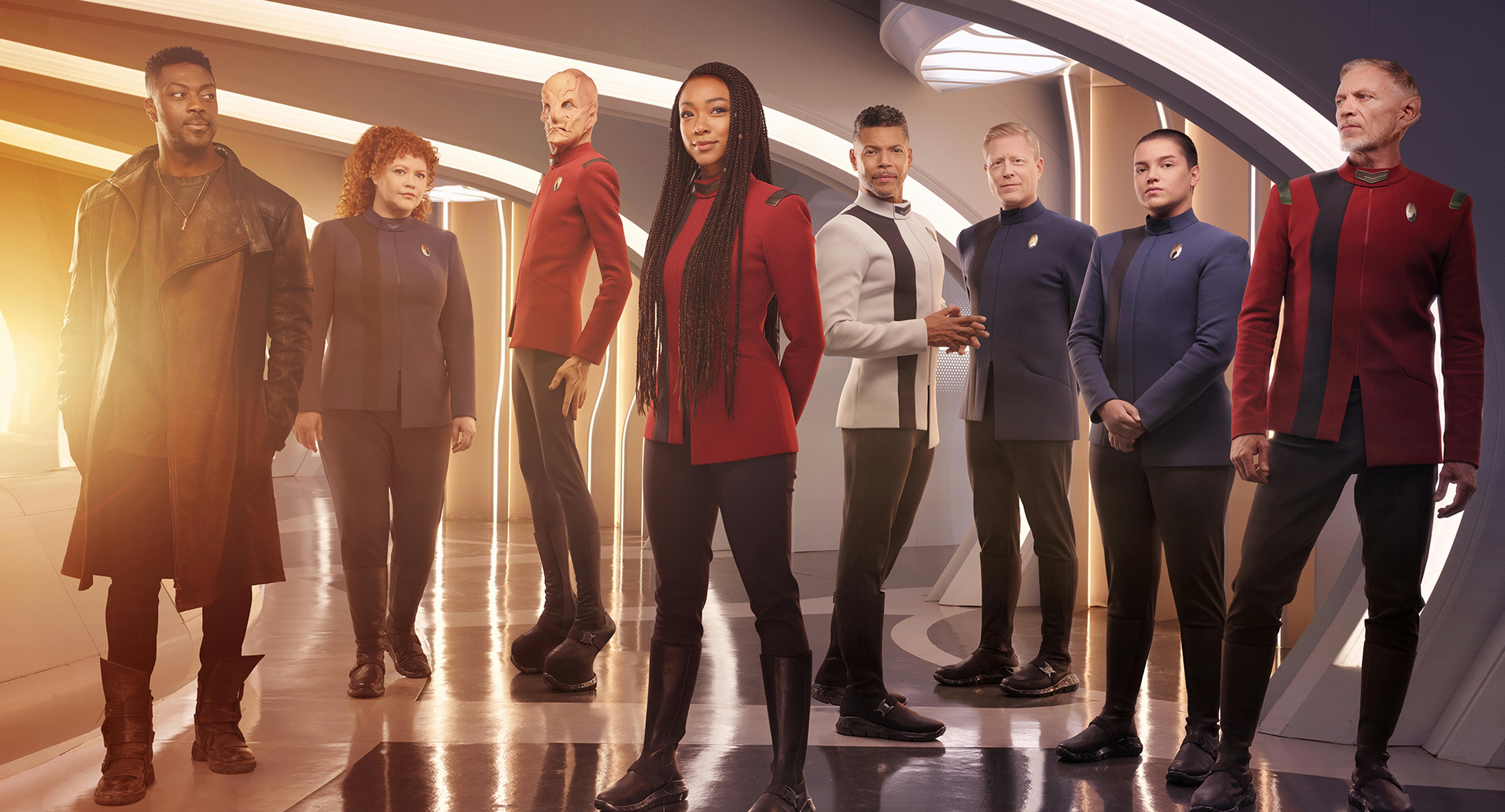 Header crop of the Star Trek: Discovery Season 5 cast photo
