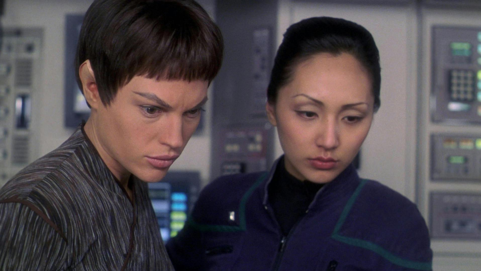 T'Pol and Hoshi Sato work side-by-side accessing the readings in 'Vox Sola'