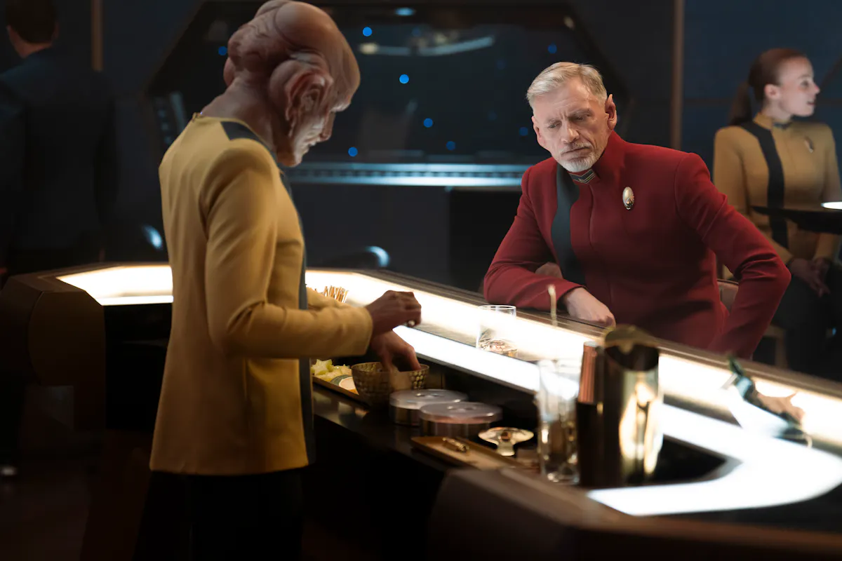 WARP FIVE: Callum Keith Rennie on Discovery's Gruff First Officer ...