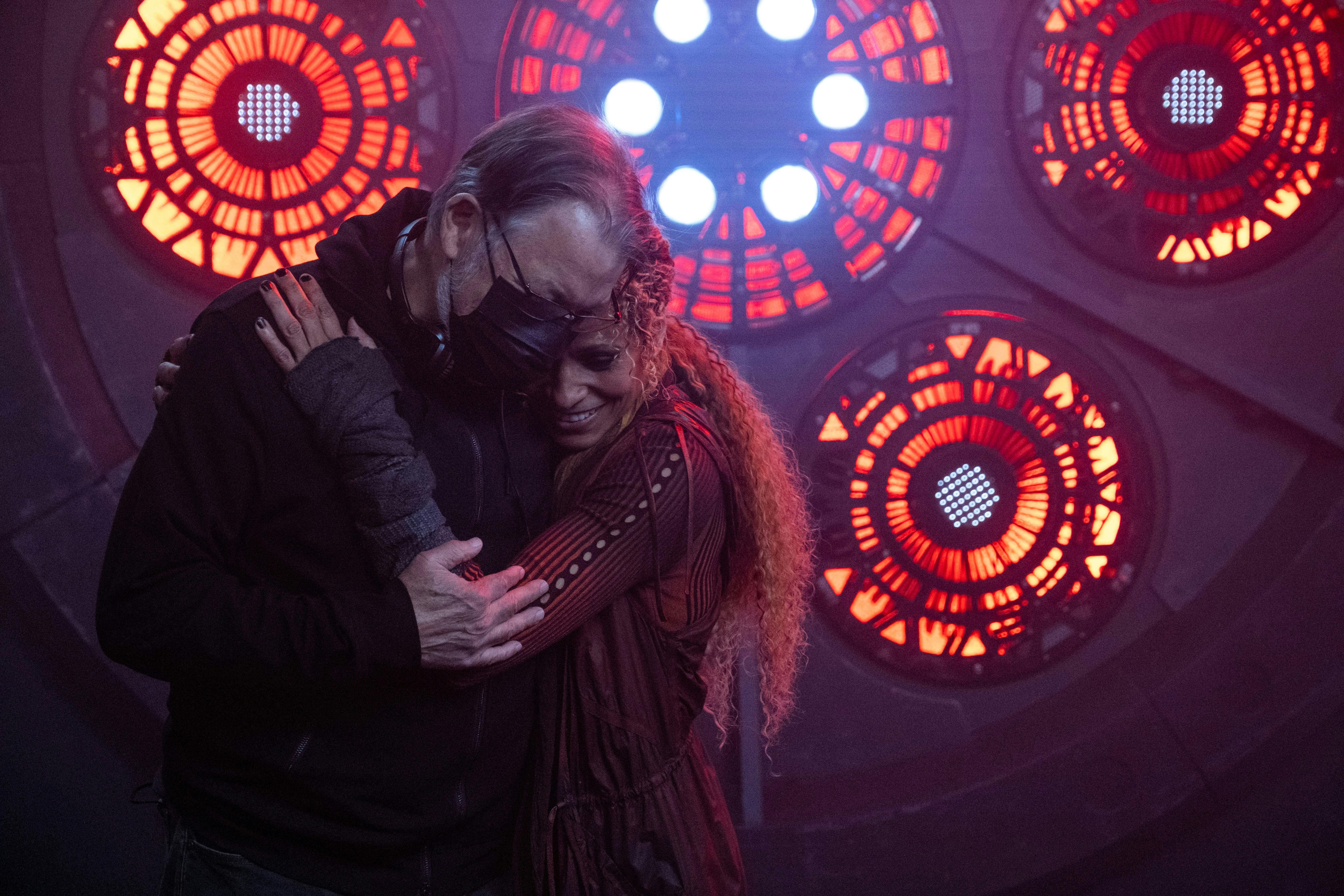 behind-the-scenes shot of Michelle Hurd hugging Jonathan Frakes on the set of Star Trek: Picard