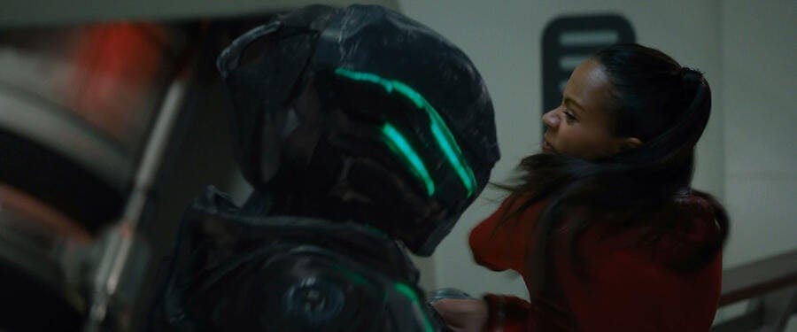 Uhura fights a swarm soldier in Star Trek Beyond