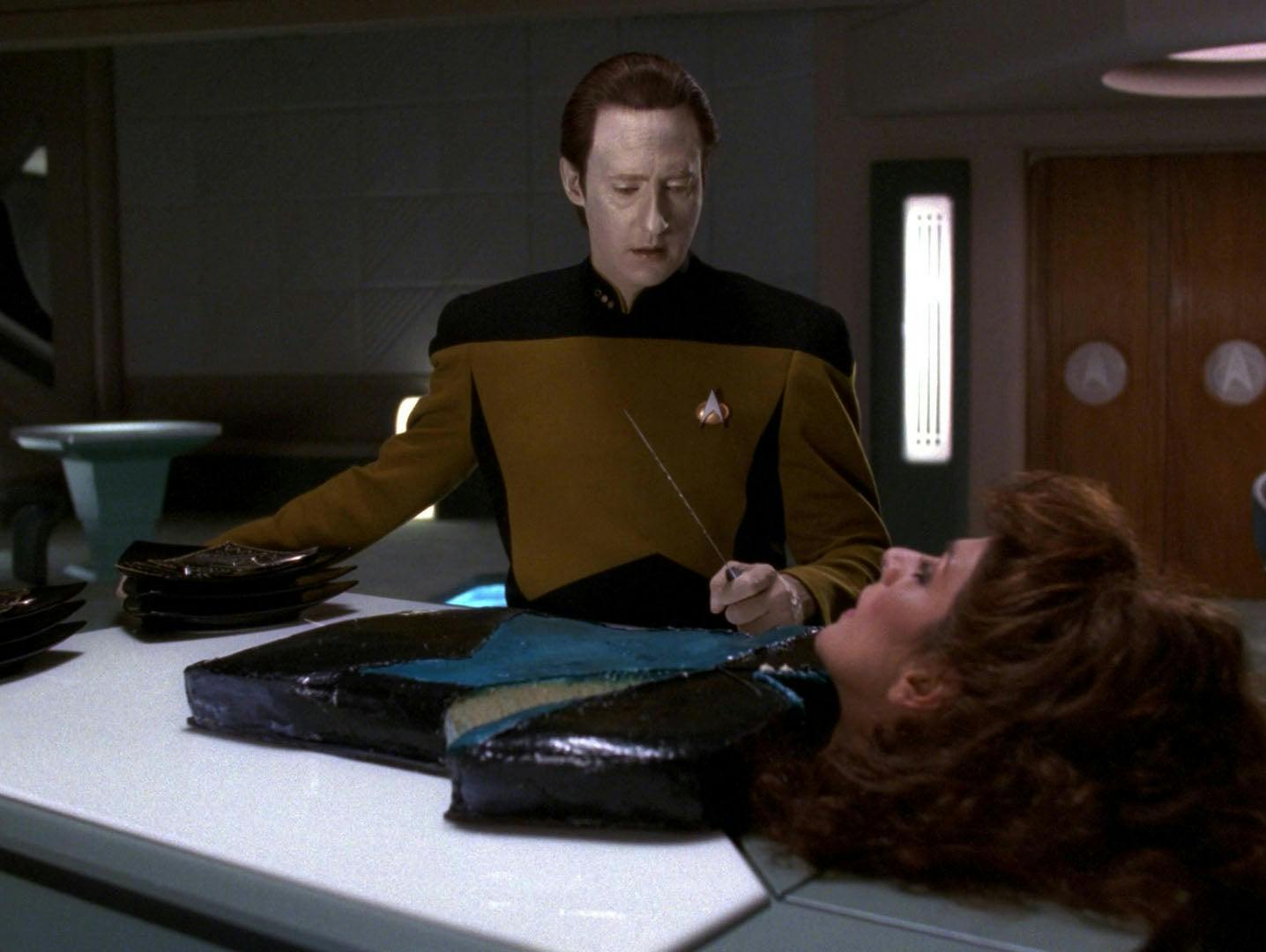 Data and Cake Deanna Troi in Star Trek: The Next Generations - 