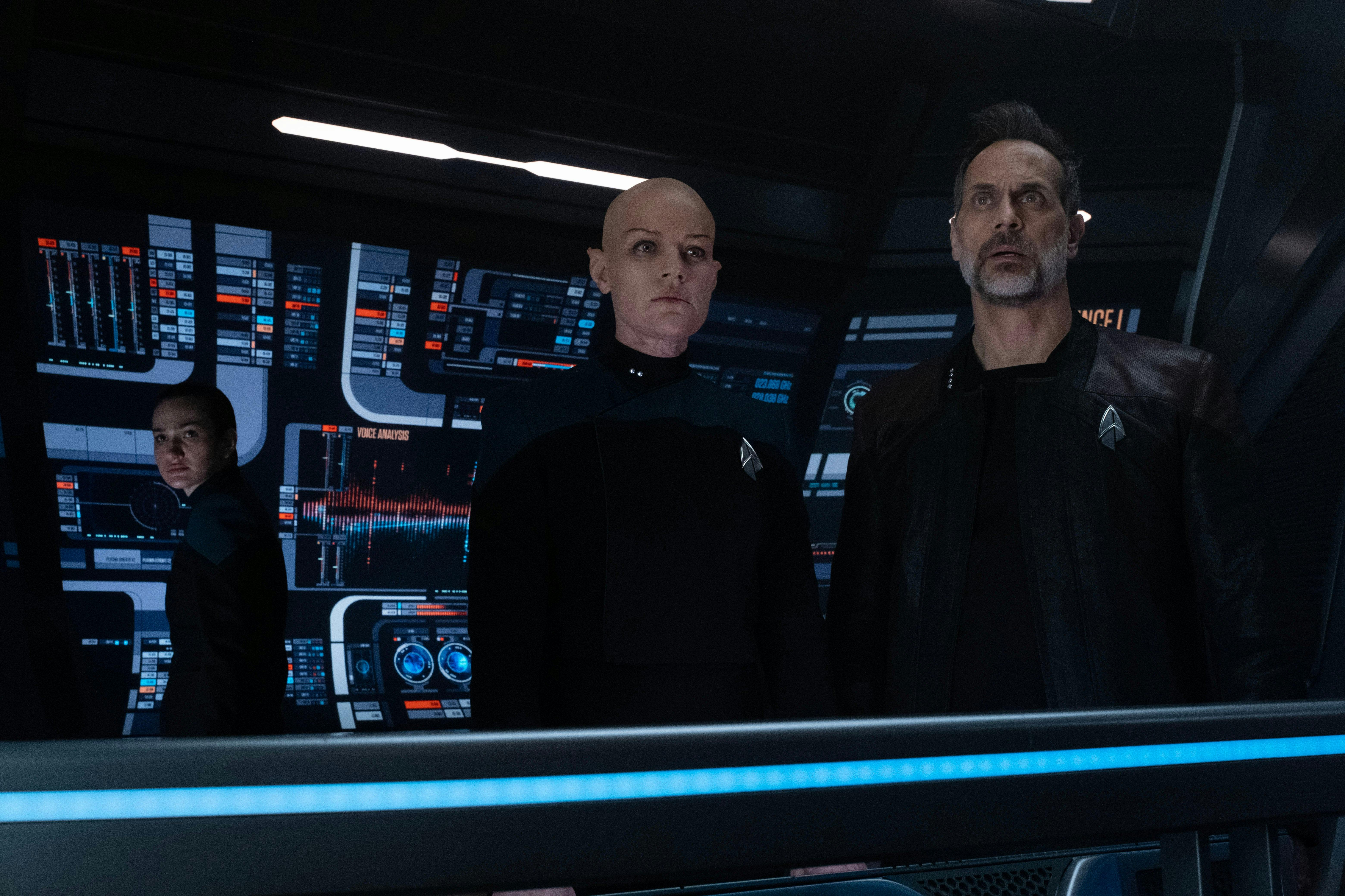 T'Veen and Captain Shaw stand on the bridge of the Titan