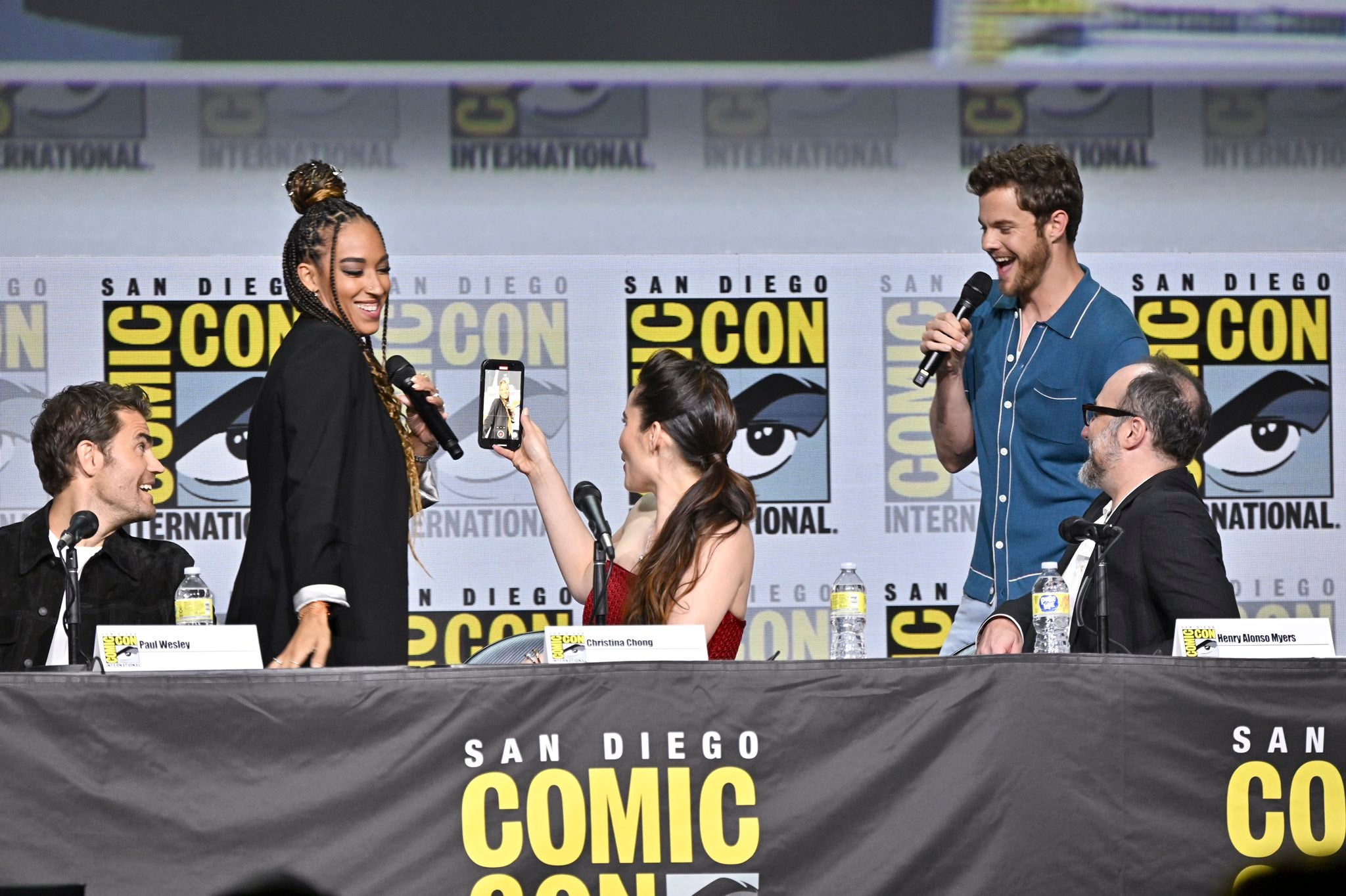 Tawny Newsome and Jack Quaid crash the Strange New Worlds panel at SDCC 2022