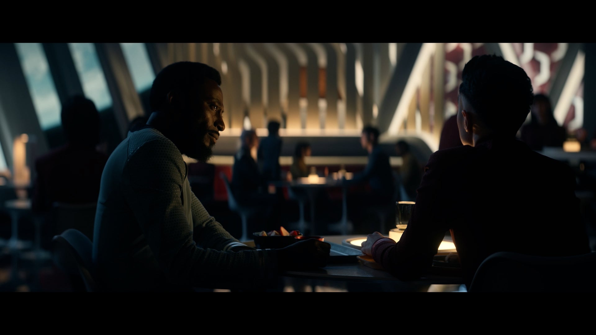 M'Benga and Erica Ortegas observes Spock and Pasalk in the mess hall in 'Ad Astra per Aspera'