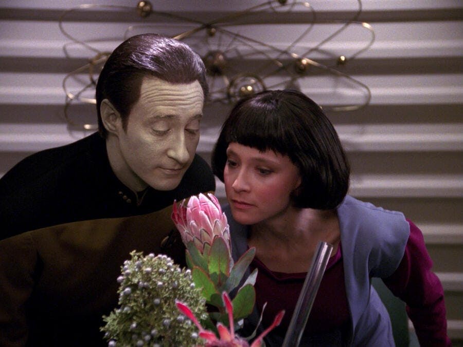 Data teaches Lal how to smell a flower in 'The Offspring'