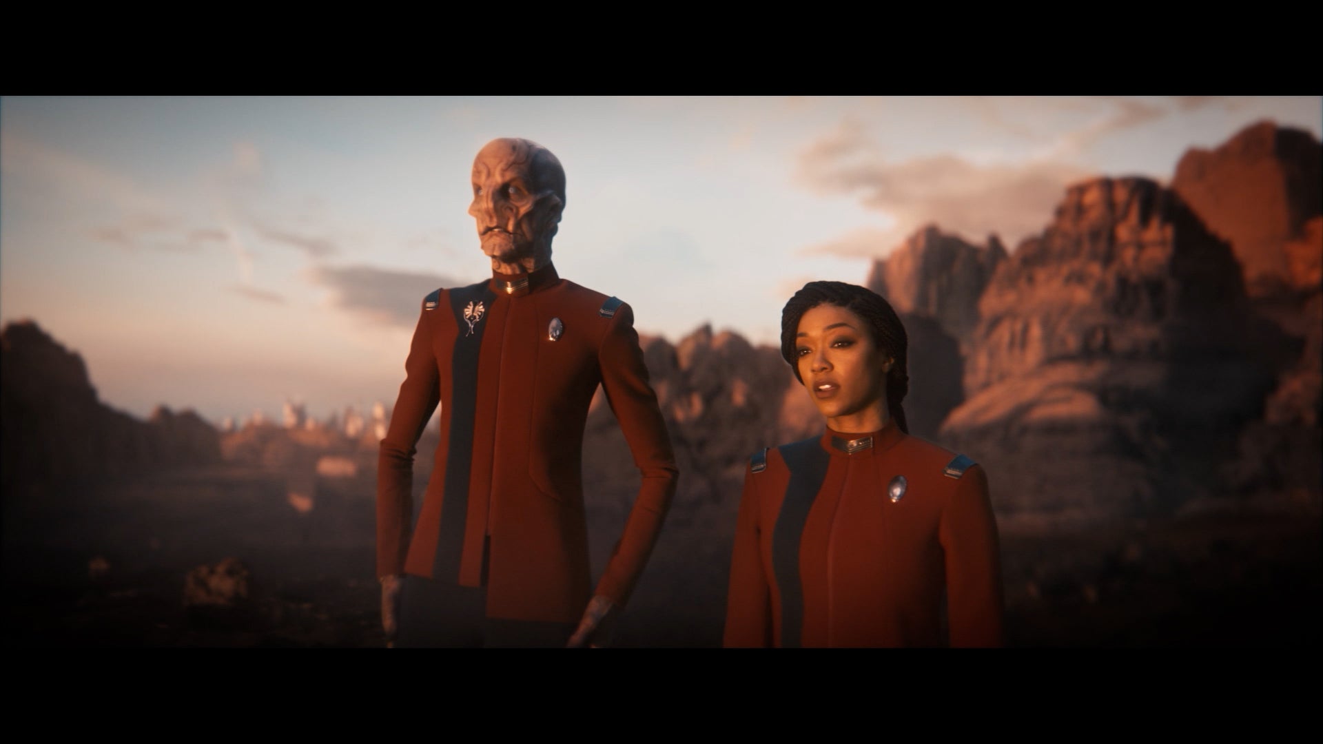 First Officer Saru and Captain Burnham meet at her childhood hideaway. (Star Trek: Discovery)