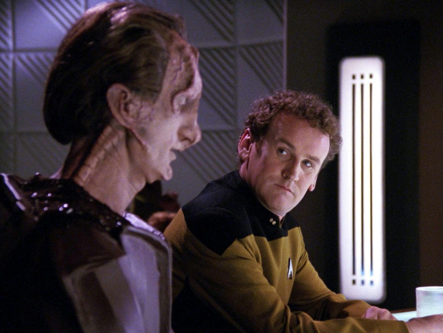 Miles O'Brien sits next to a Cardassian at 10 Forward in Star Trek: The Next Generation - The Wounded
