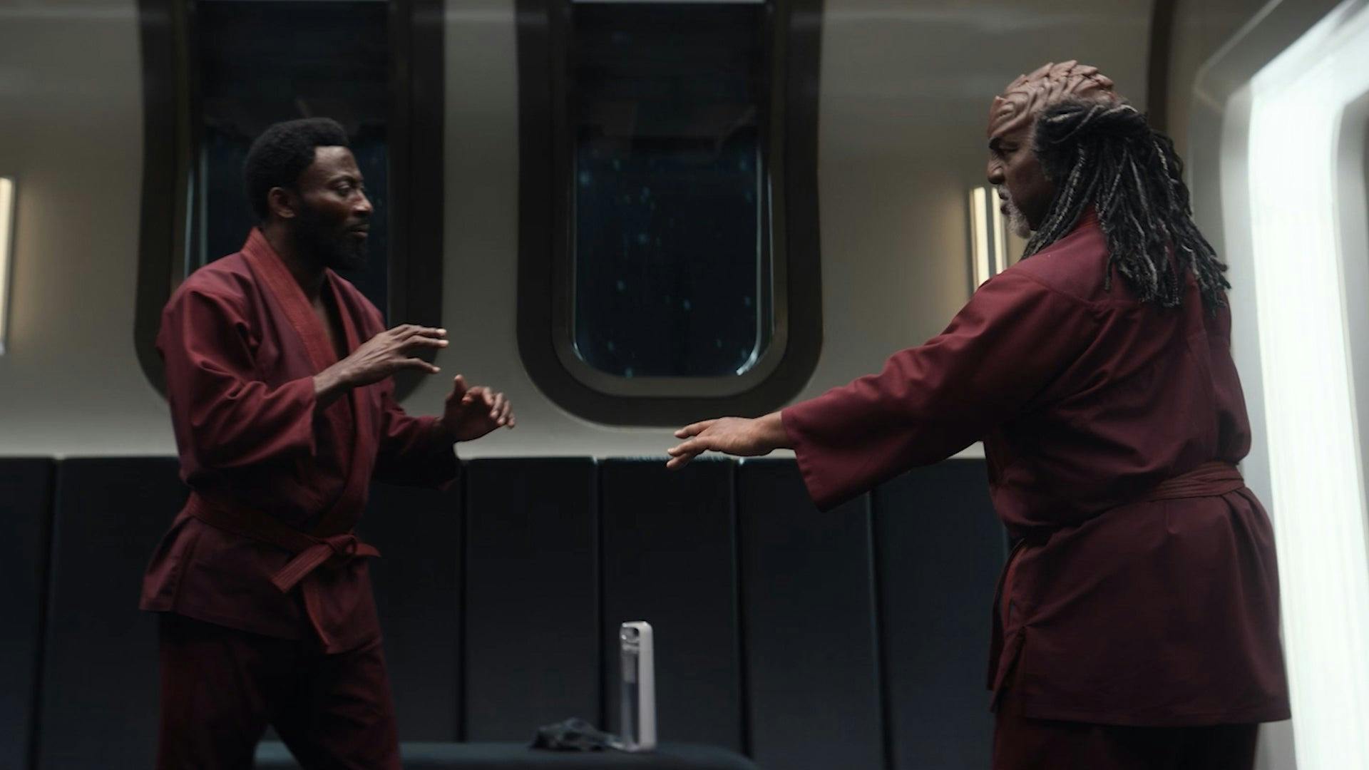 M'Benga faces Dak'Rah in 'Under the Cloak of War'
