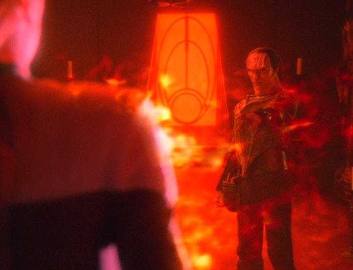 Gul Dukat kills Jadzia Dax in the temple in Star Trek: Deep Space Nine - 'Tears of the Prophets'