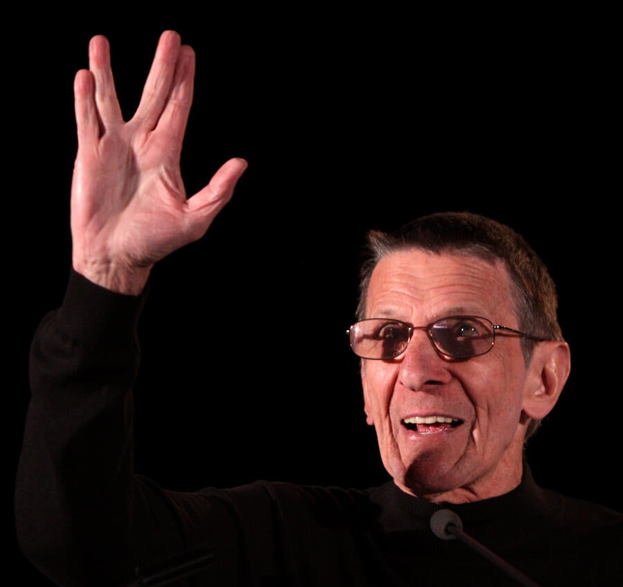 Leonard Nimoy does the Vulcan salute