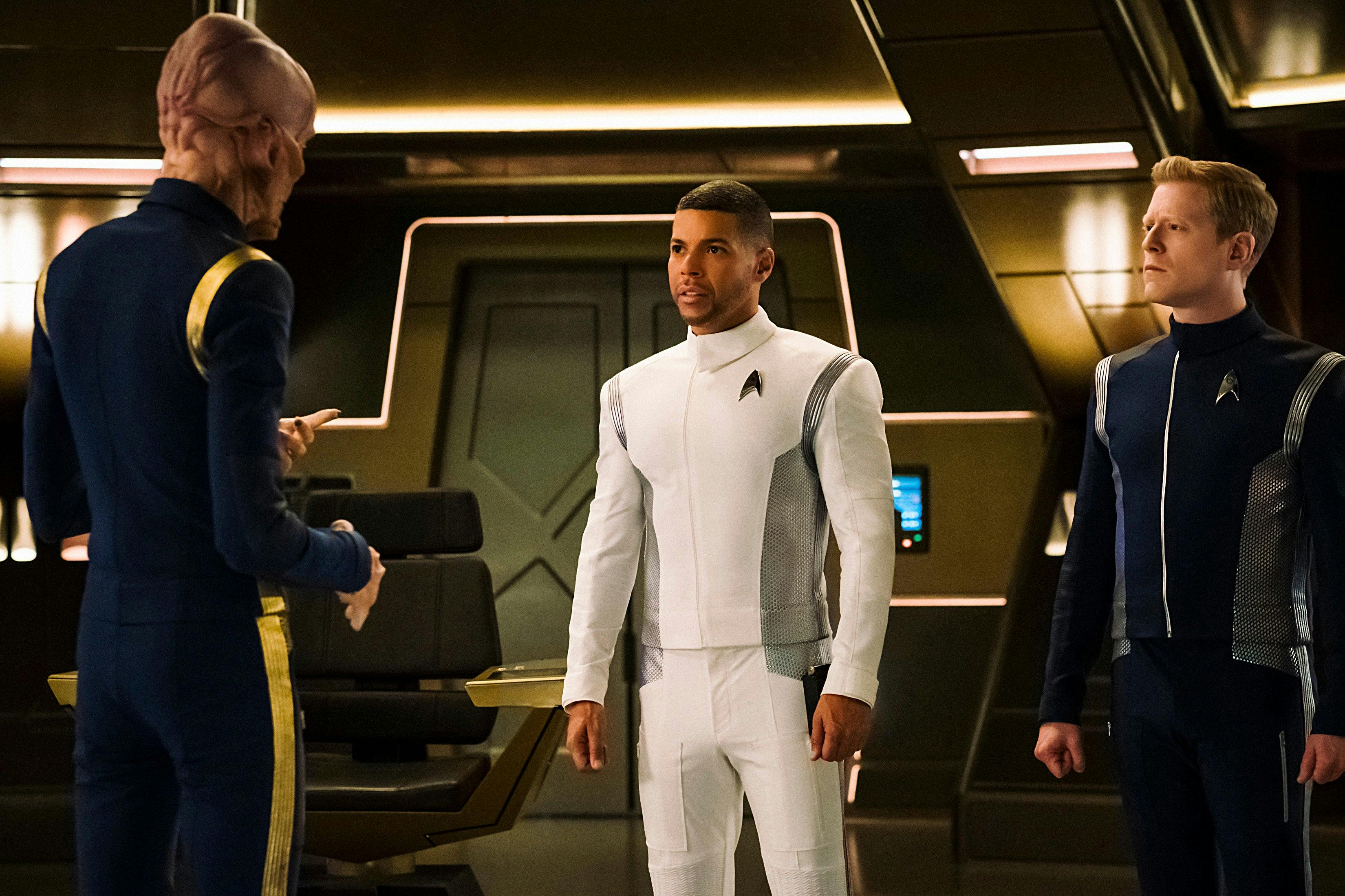 Culber and Stamets face acting captain Saru on the Bridge of the Discovery