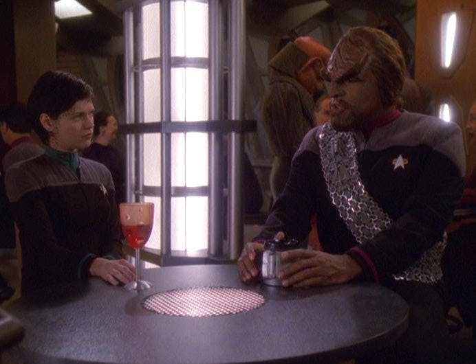 Ezri Dax and Worf talk about the Klingon Empire over drinks