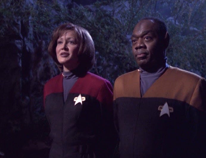 Con men posing as Starfleet's Captain Janeway and Tuvok in 'Live Fast and Prosper'