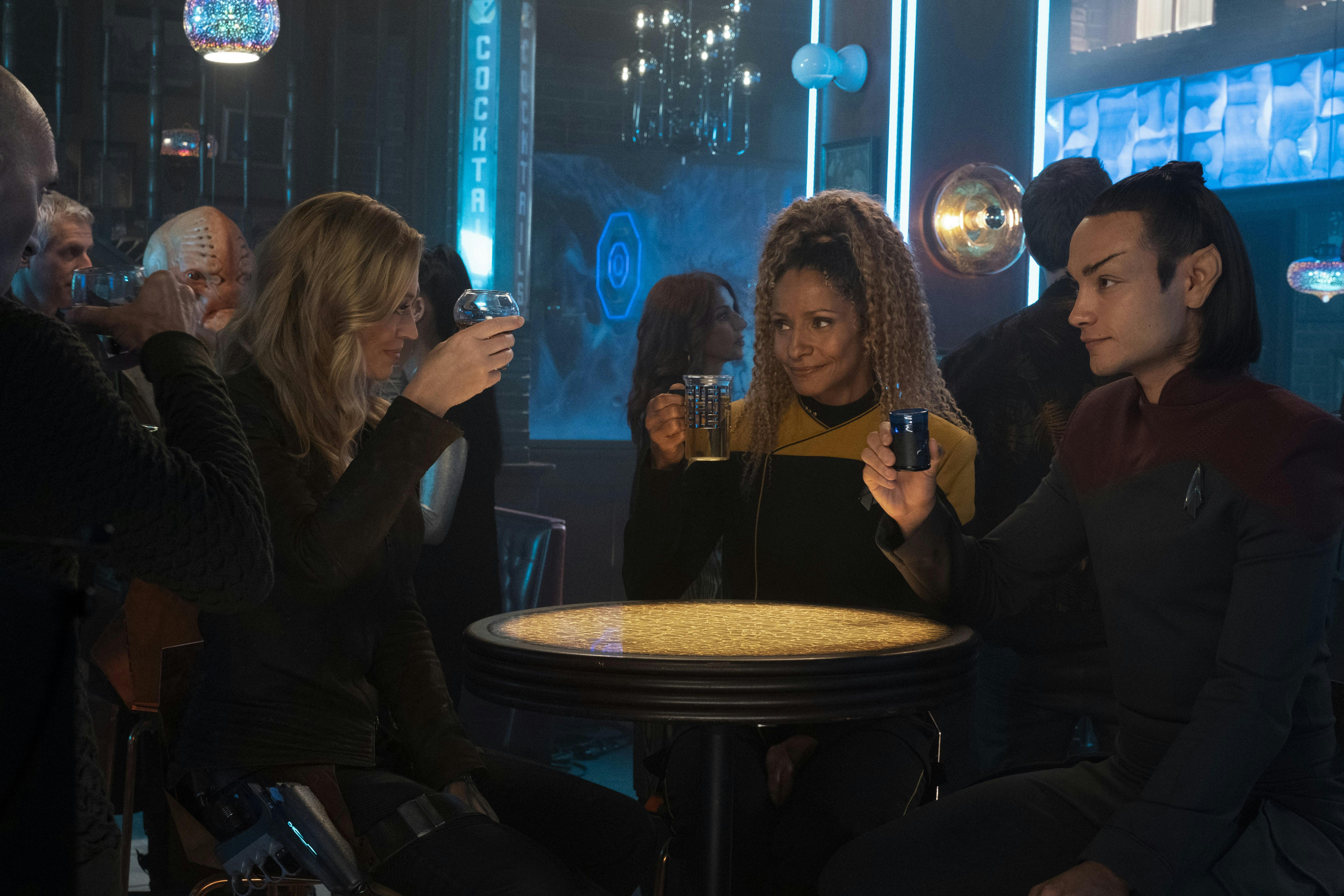 At a bar, Seven of Nine, Raffi, and Elnor raise a drink in salute in 'Farewell'