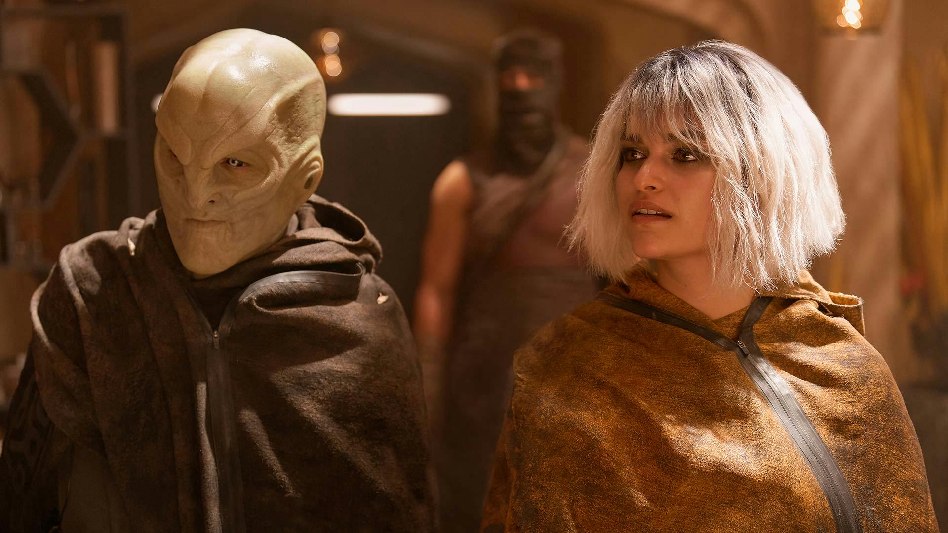 Elias Toufexis and Eve Harlow as L’ak and Moll on Star Trek: Discovery