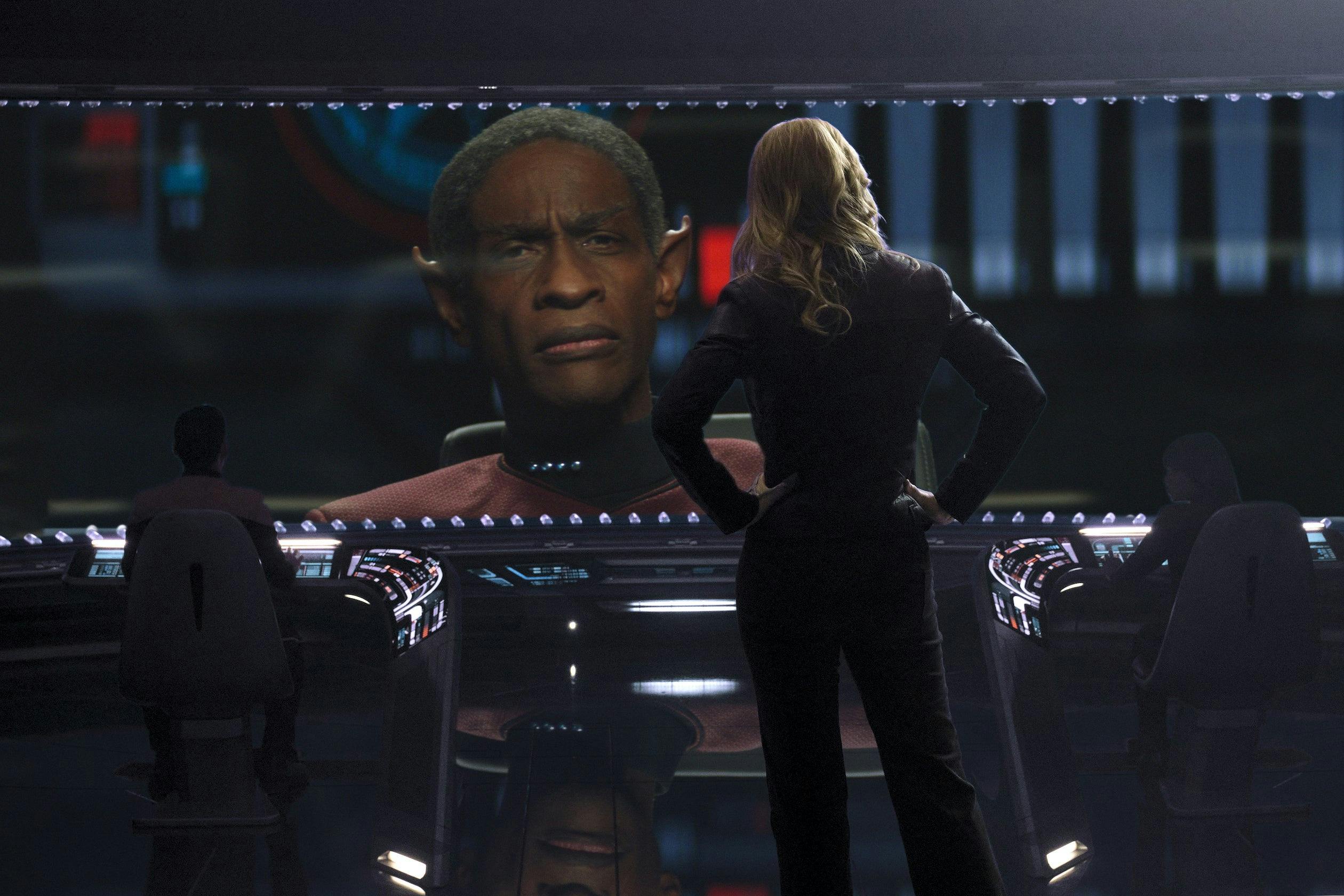 The imposter Tuvok faces Seven on the viewscreen of the Titan in 'Dominion'