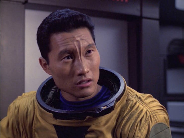 Astronaut Gotana-Retz (Daniel Dae Kim) visits the “sky-ship” to stop the earthquakes created inadvertently by Voyager, from “Blink of an Eye.”