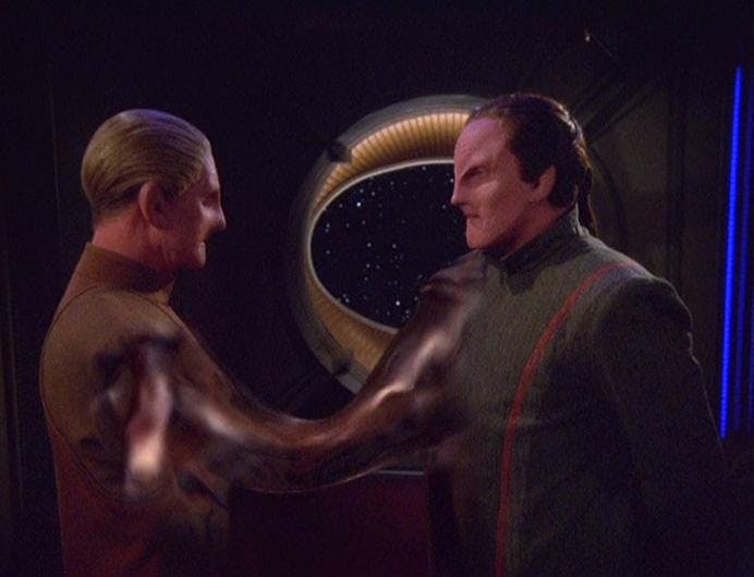 Odo links with Laas on Star Trek: Deep Space Nine