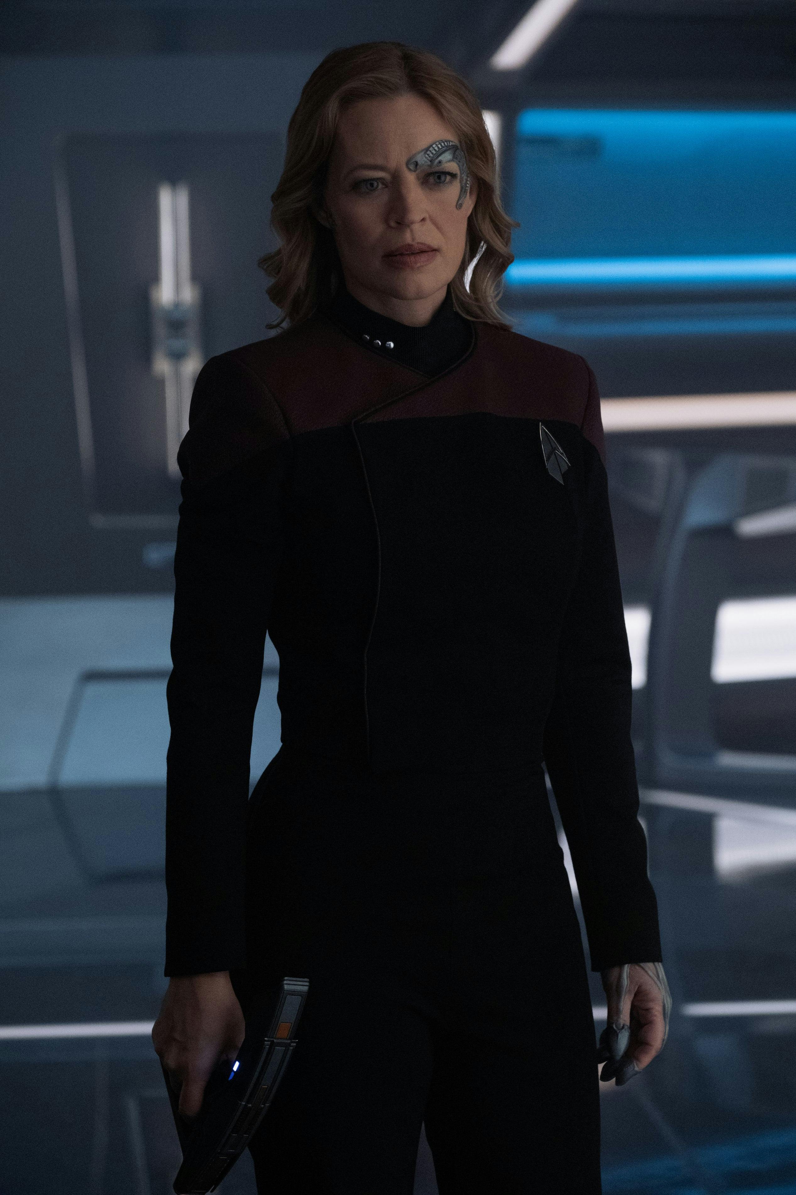 Full body profile image of First Officer Seven of Nine aboard the Titan