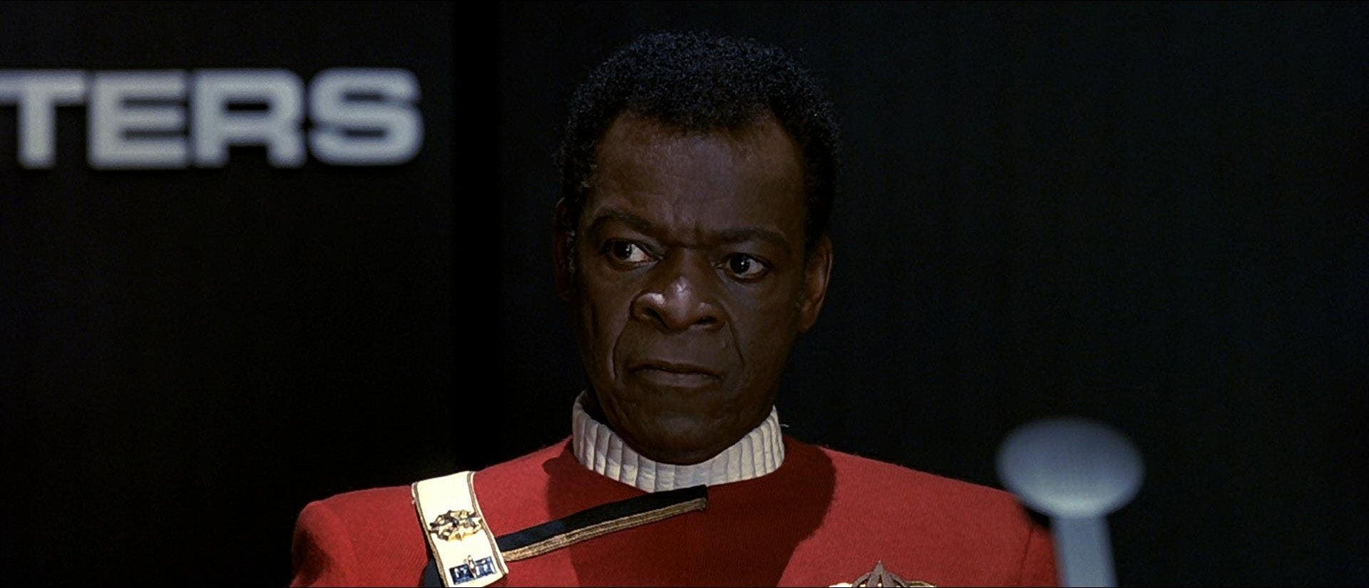 Cartwright sternly looks to his right in Star Trek VI: The Undiscovered Country