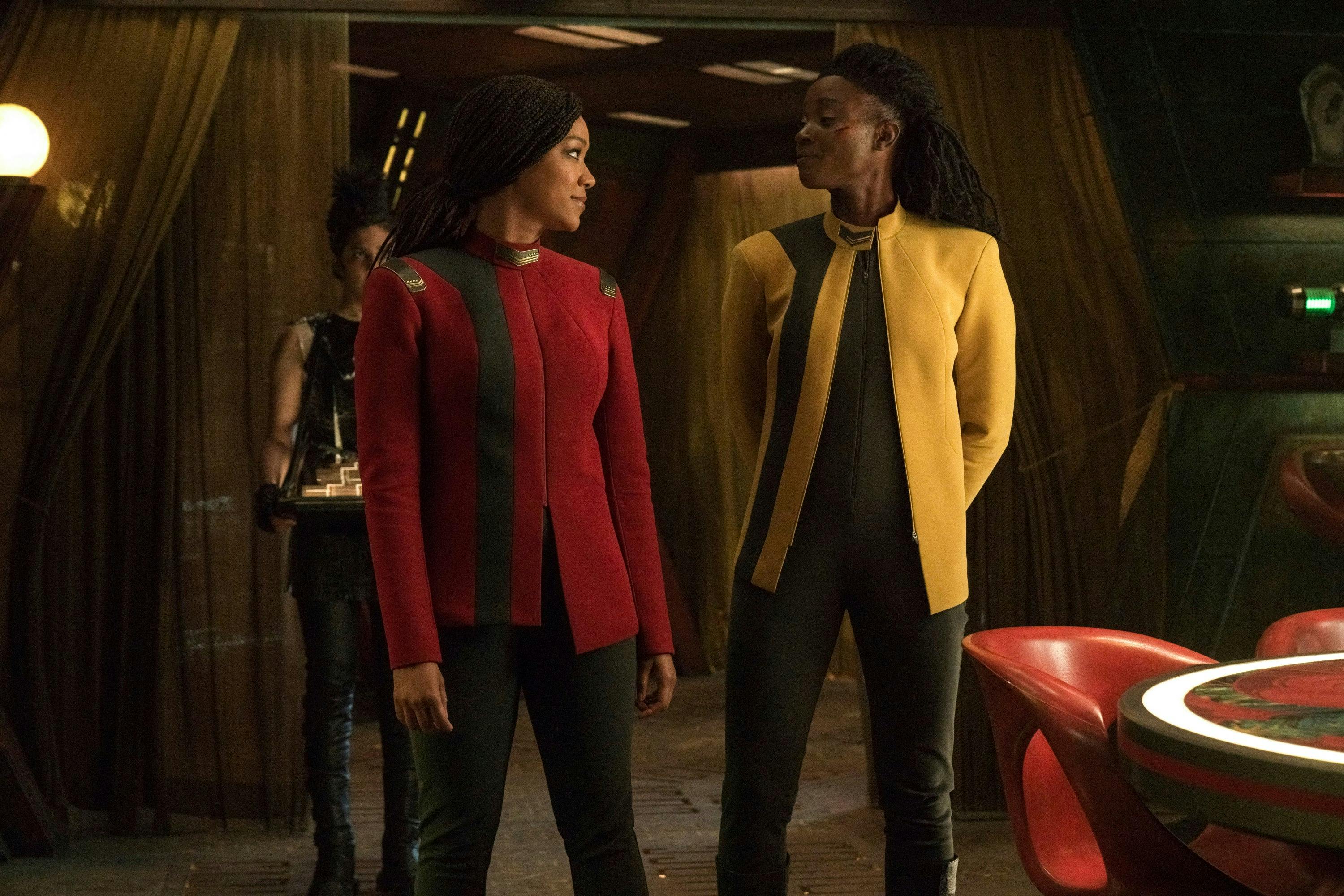 Sonequa Martin-Green as Burnham and Oyin Oladejo as Owosekun on an away mission together in Star Trek: Discovery - 