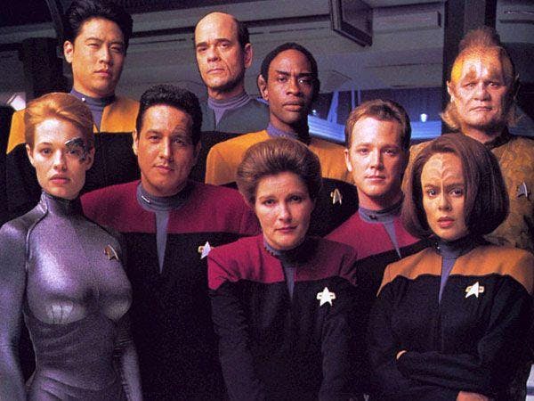 Star Trek: Voyager cast photo