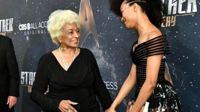 Sonequa Martin-Green meets Nichelle Nichols for the first time at the 2017 red carpet premiere of Star Trek: Discovery