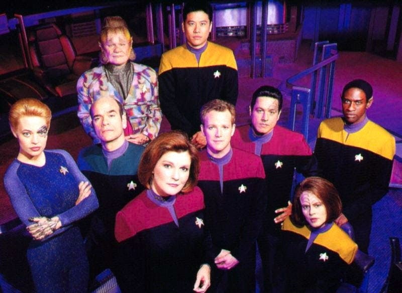 Star Trek: Voyager - Season 5 promotional cast photo