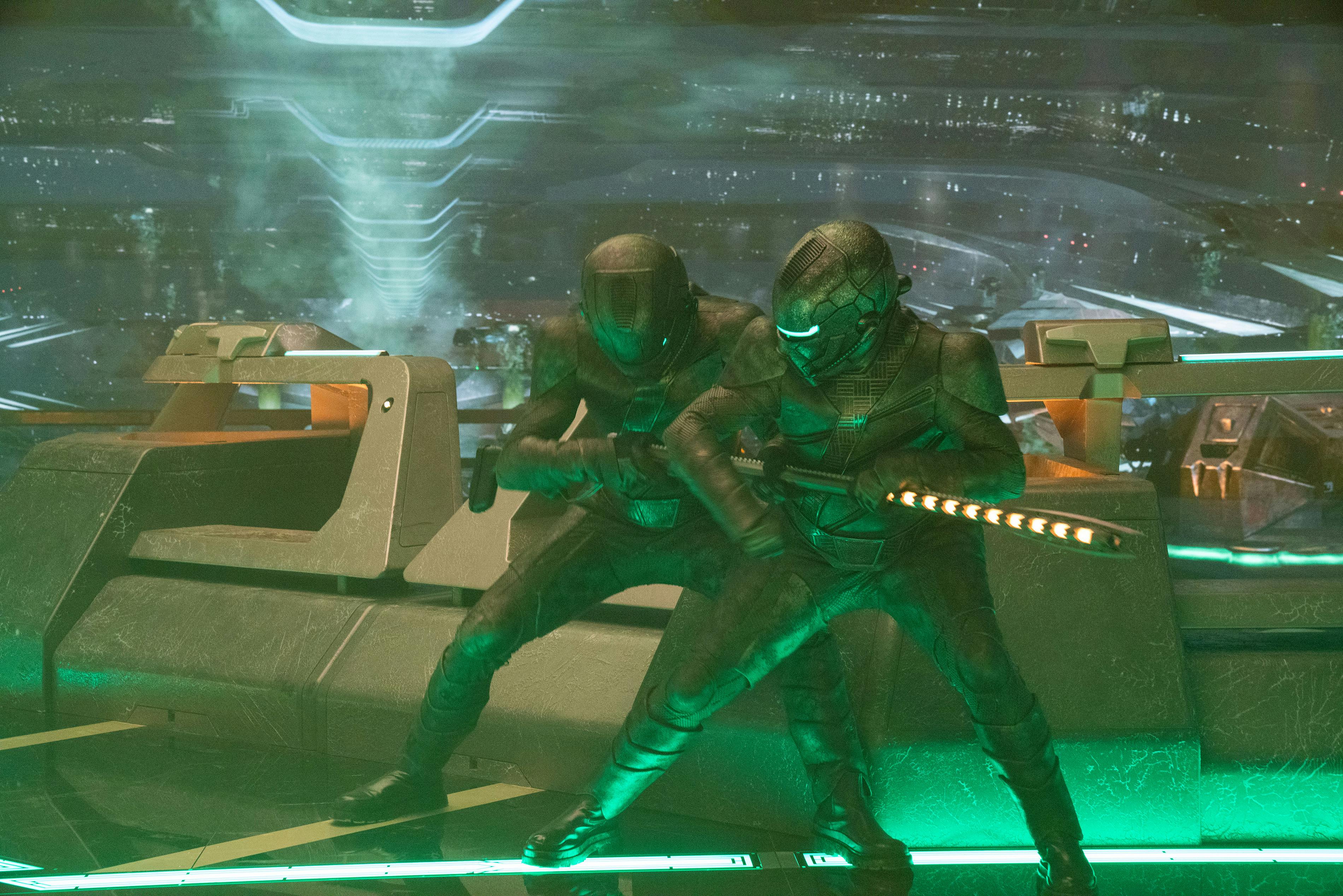 The Discovery crew disguised as a Breen soldier battles with a Breen fighting for grip on a truncheon on the dreadnaught in 'Lagrange Point'