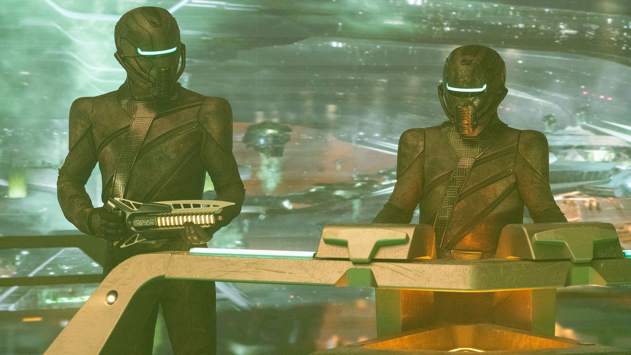 Two Breen soldiers at their stations on their dreadnaught in 'Lagrange Point'