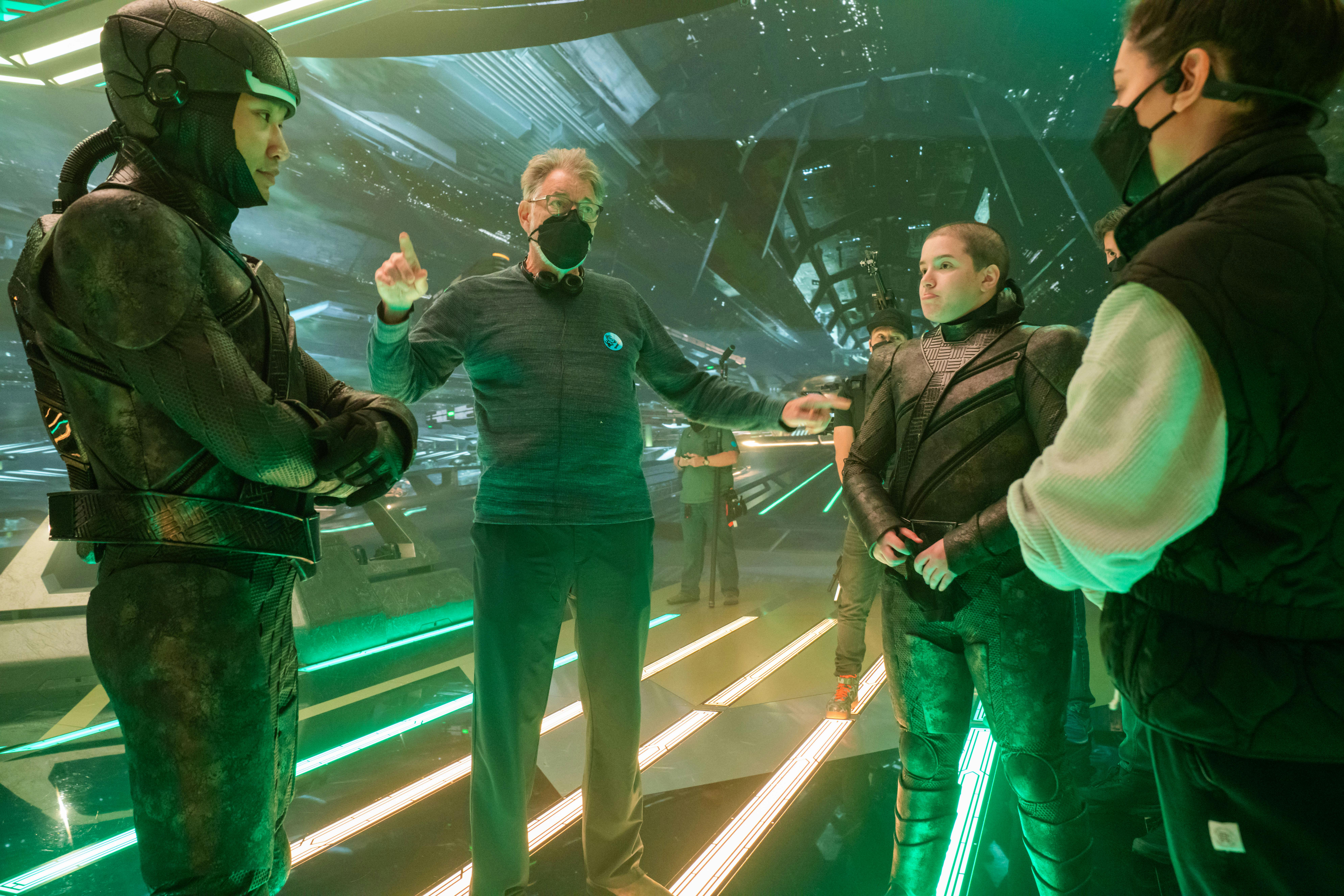 Behind-the-scenes of 'Lagrange Point' - on the set of the Breen Imperium dreadnaught bridge, Jonathan Frakes gives direction to Patrick Kwok-Choon and Blu del Barrio