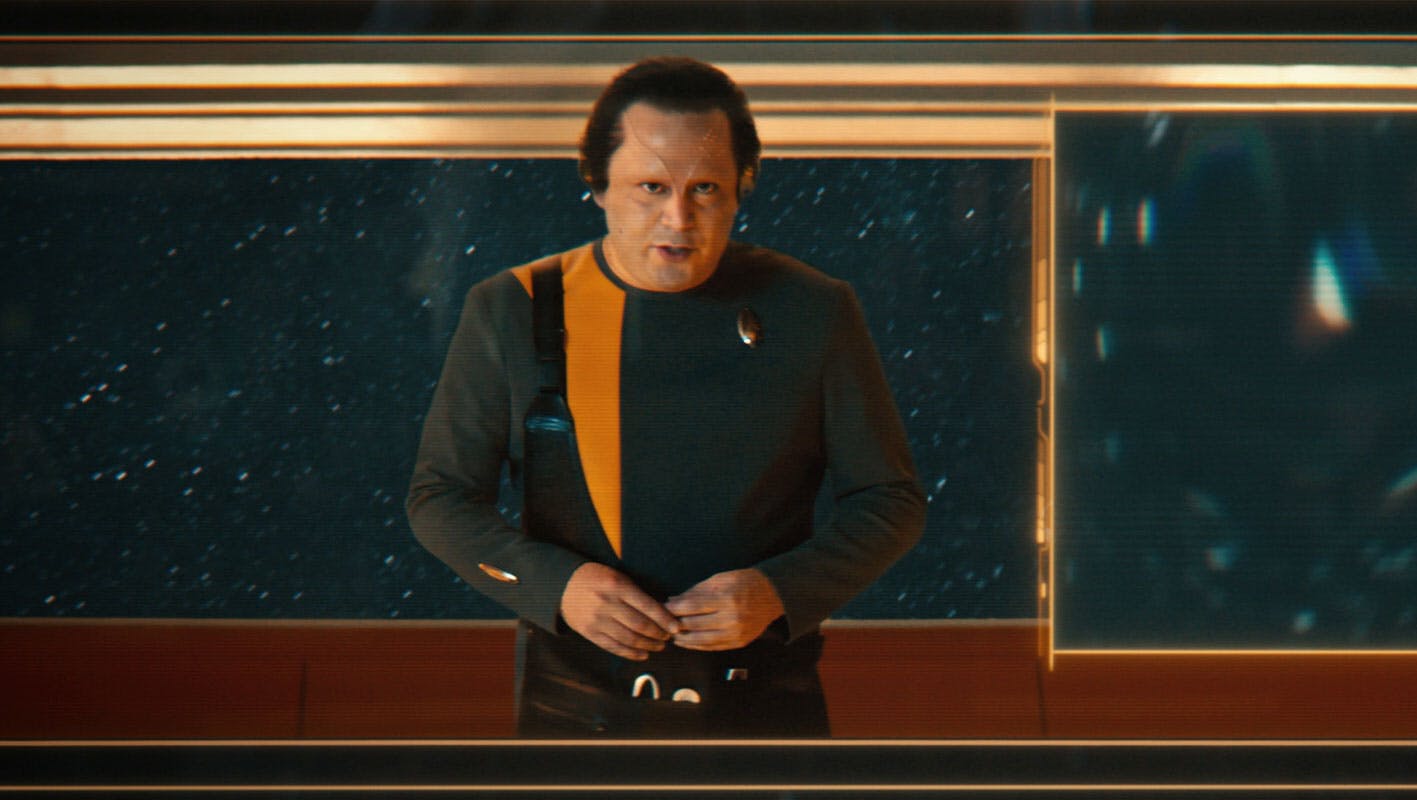 A projection of the Akoszonam Commander Nalas appears on a monitor at a station on the Discovery bridge in 'Kobayashi Maru'