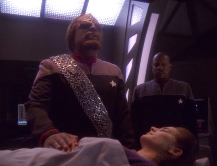 Worf howls to let the spirits know that Jadzia Dax is on her way to Sto-vo-kor, while a devastated Captain Sisko can do nothing but watch next to them in 'Tears of the Prophets'