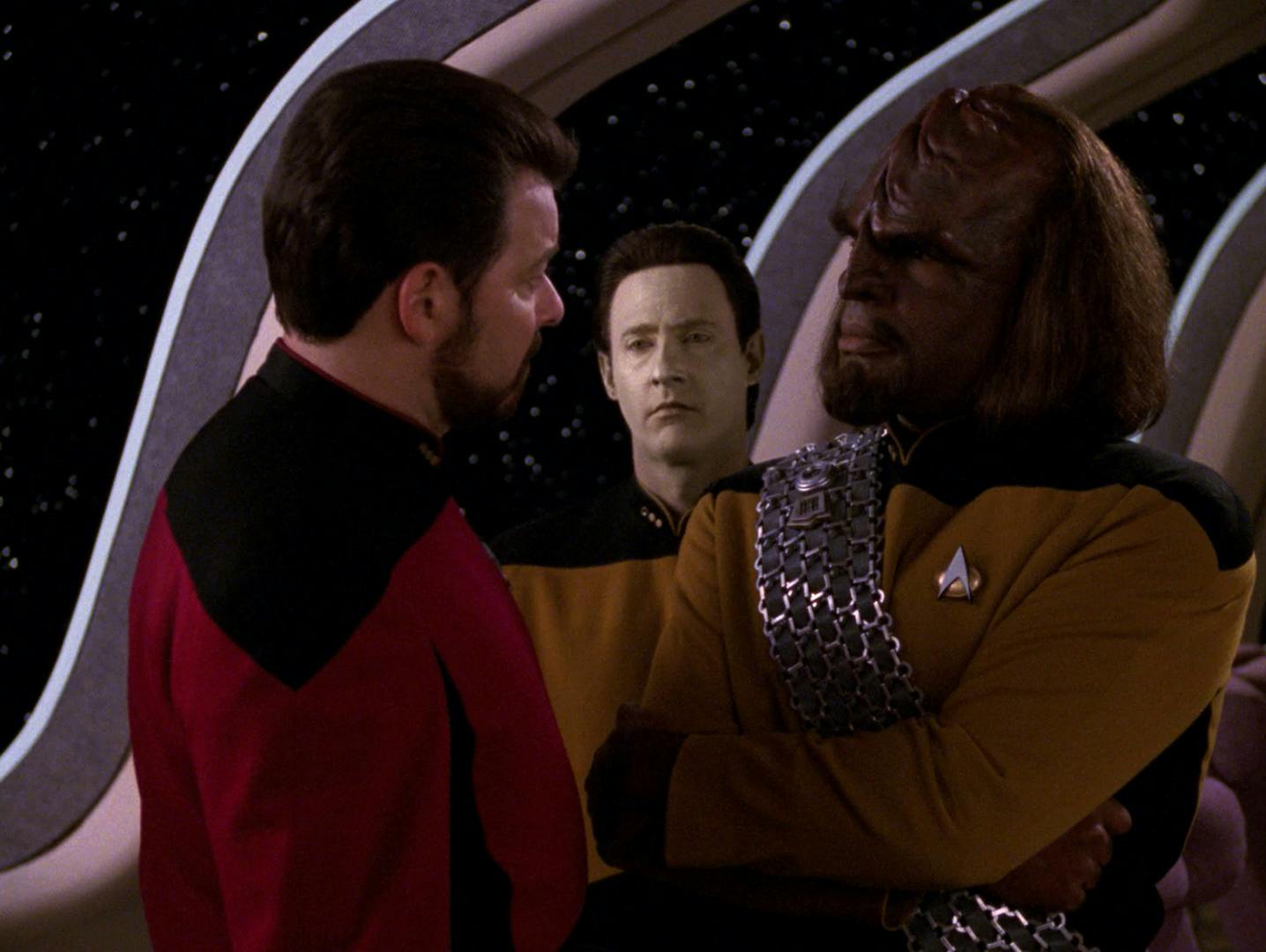 In the Observation Deck, Riker, Worf, and Data access what options they have to rescue a stranded Picard in 'Darmok'