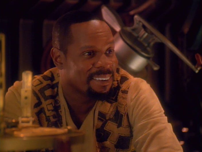 Benjamin Sisko debuts new facial hair while dressed in civilian garb in 'Explorers'