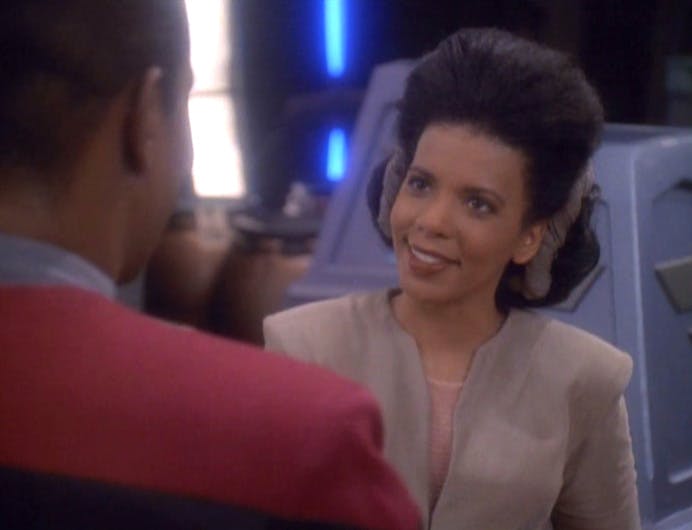 Benjamin Sisko meets Kasidy Yates in 'Family Business'